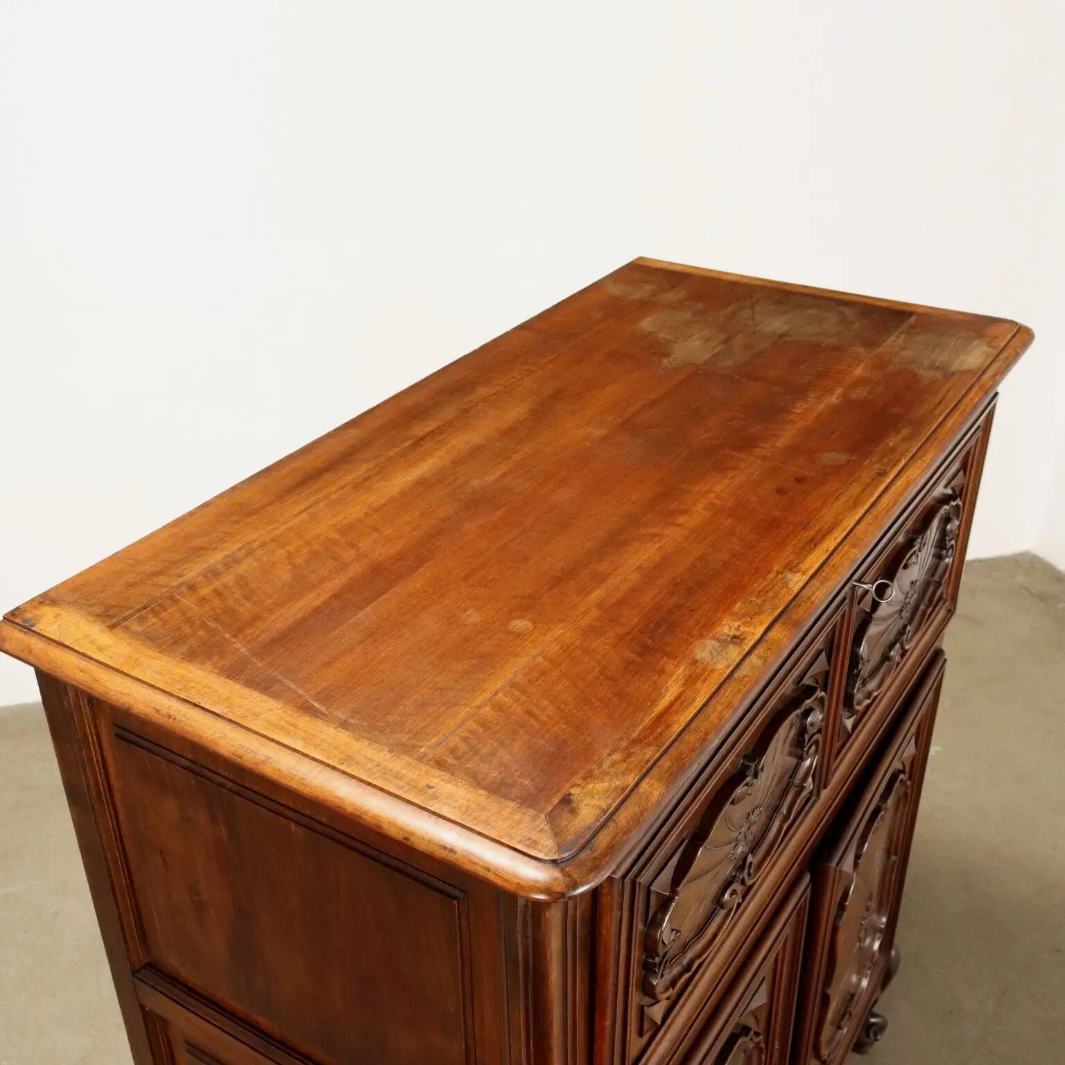 Antique Provençal-style walnut buffet, Piedmont, 20th century