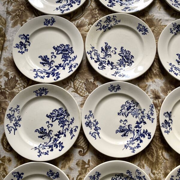 Assiettes plates en terre de fer Sarreguemines modèle Damas