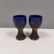 Deux mugs en céramique partiellement émaillée bleue, de Seilast Wisby Suède