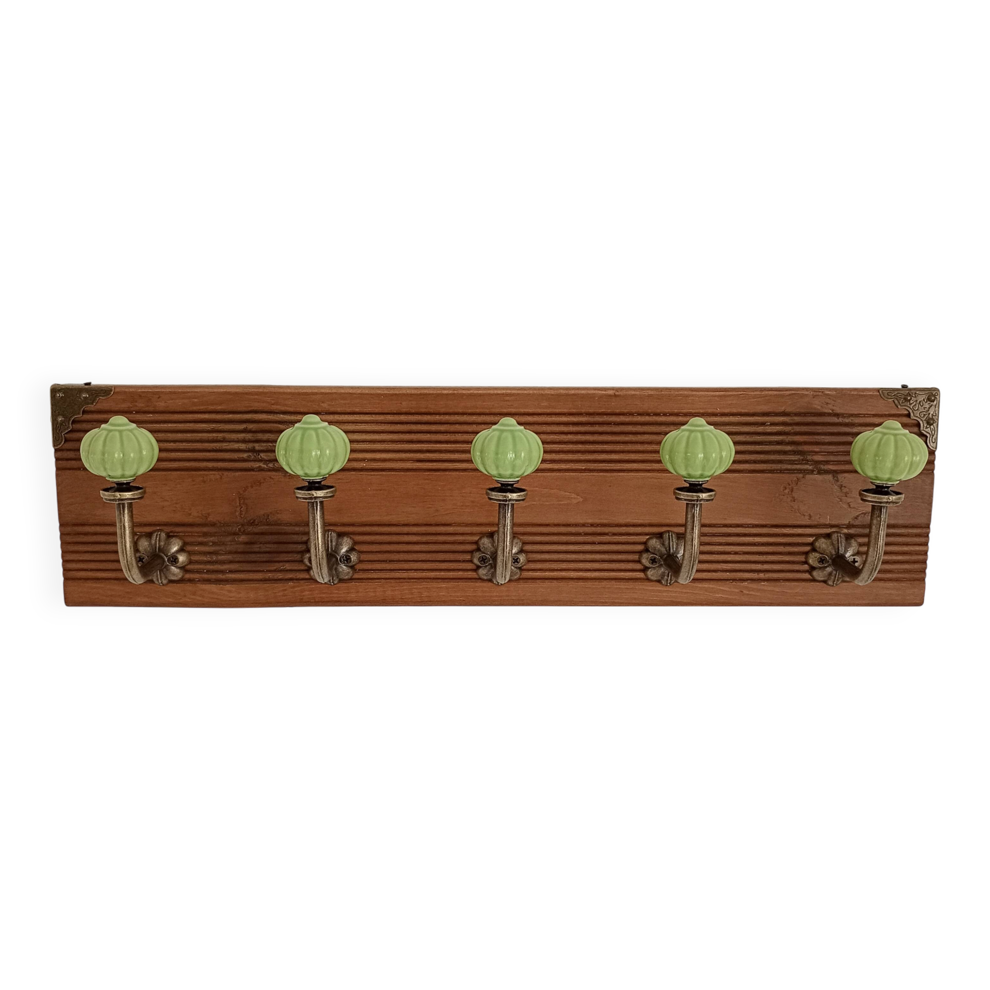 Wall-mounted coat rack in wood and sage green ceramic – 5 hooks – 50 cm