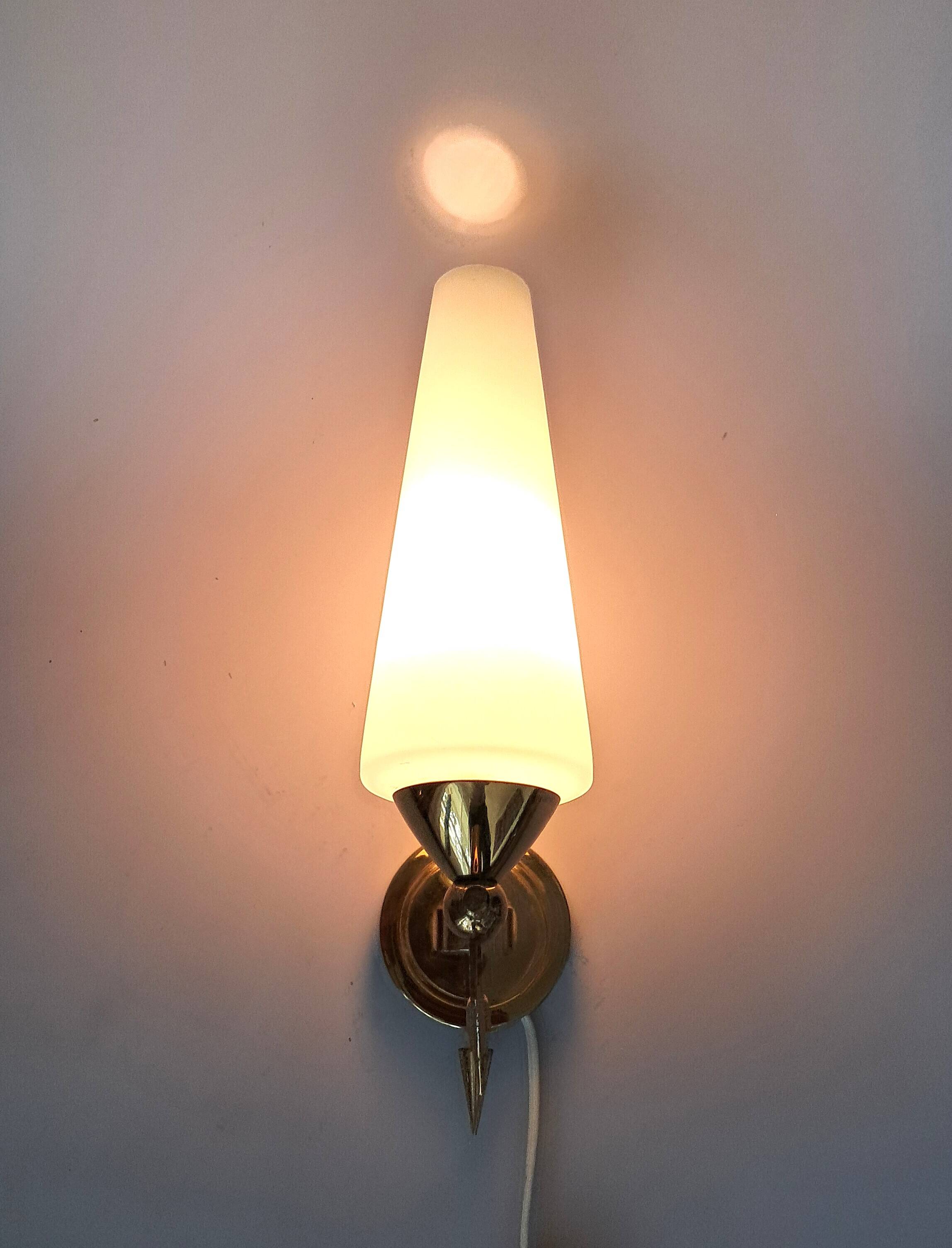 Wall lamp in gilded brass and white opaline, 1960.