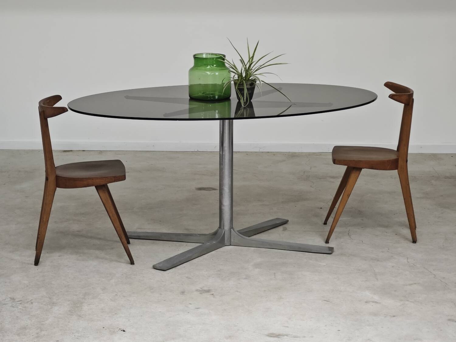 Dining table in glass, aluminum and chrome steel