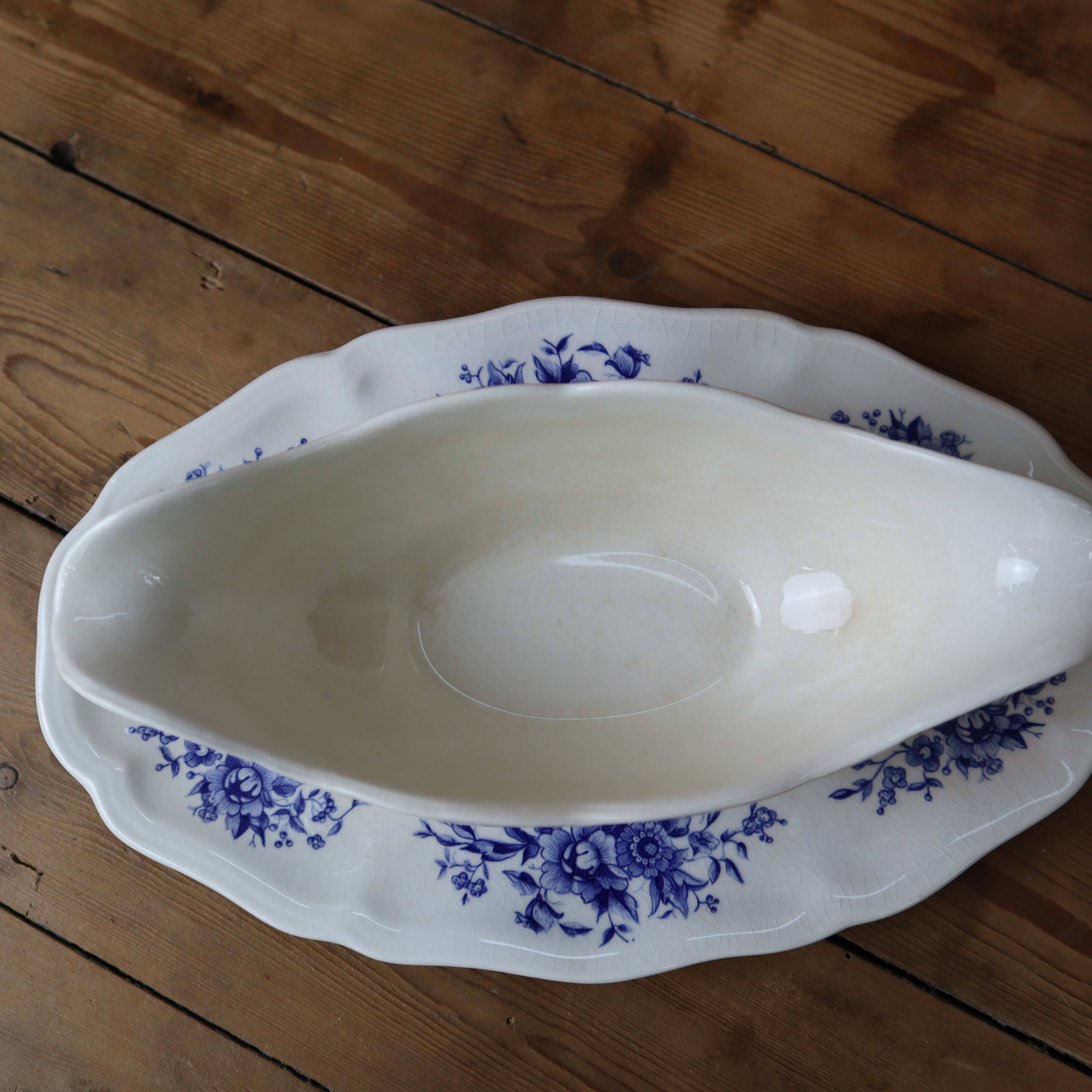 Old Sarreguemines earthenware sauce boat, Romantic model