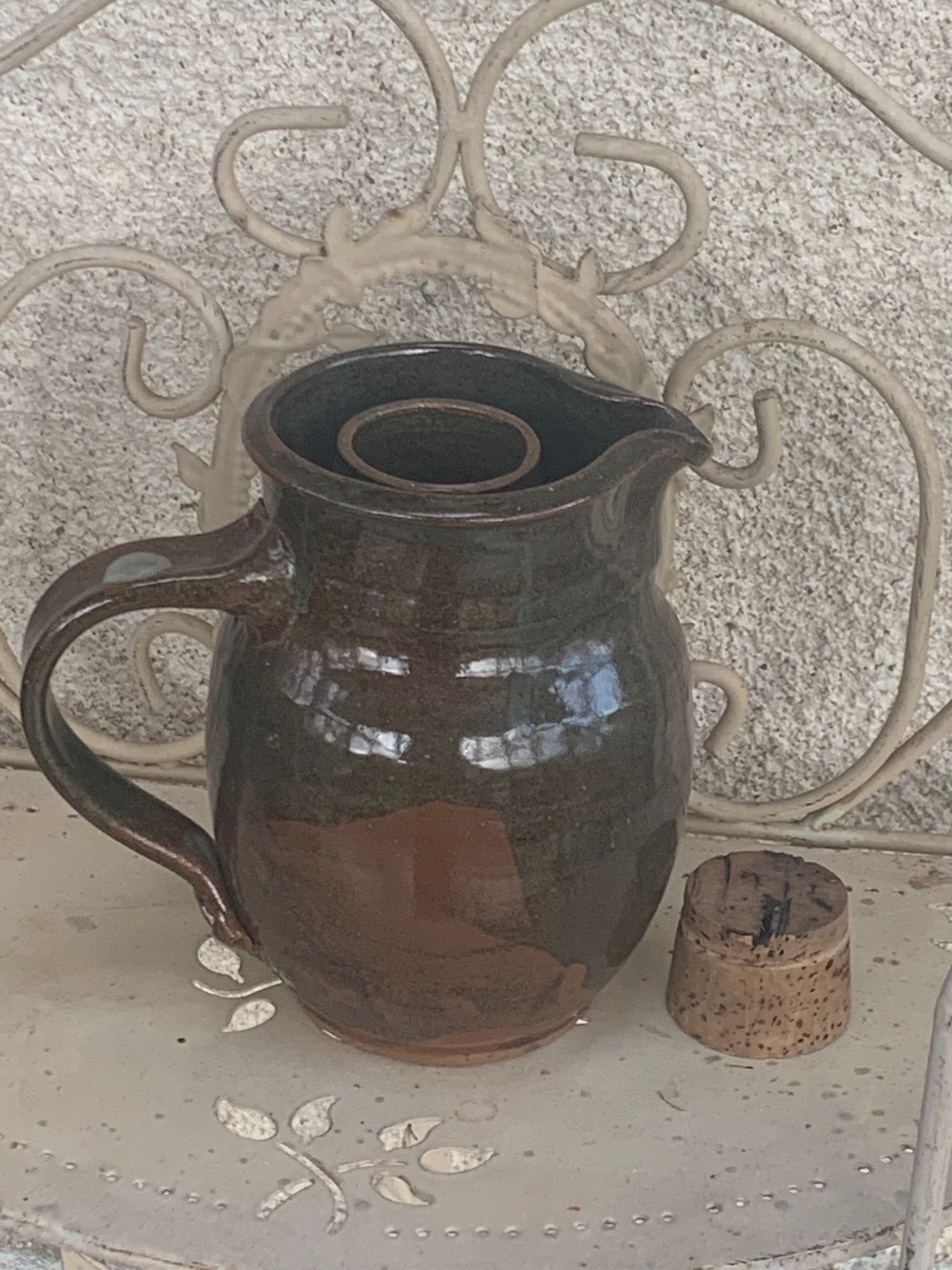 Refreshing carafe in glazed ceramic and vintage cork stopper