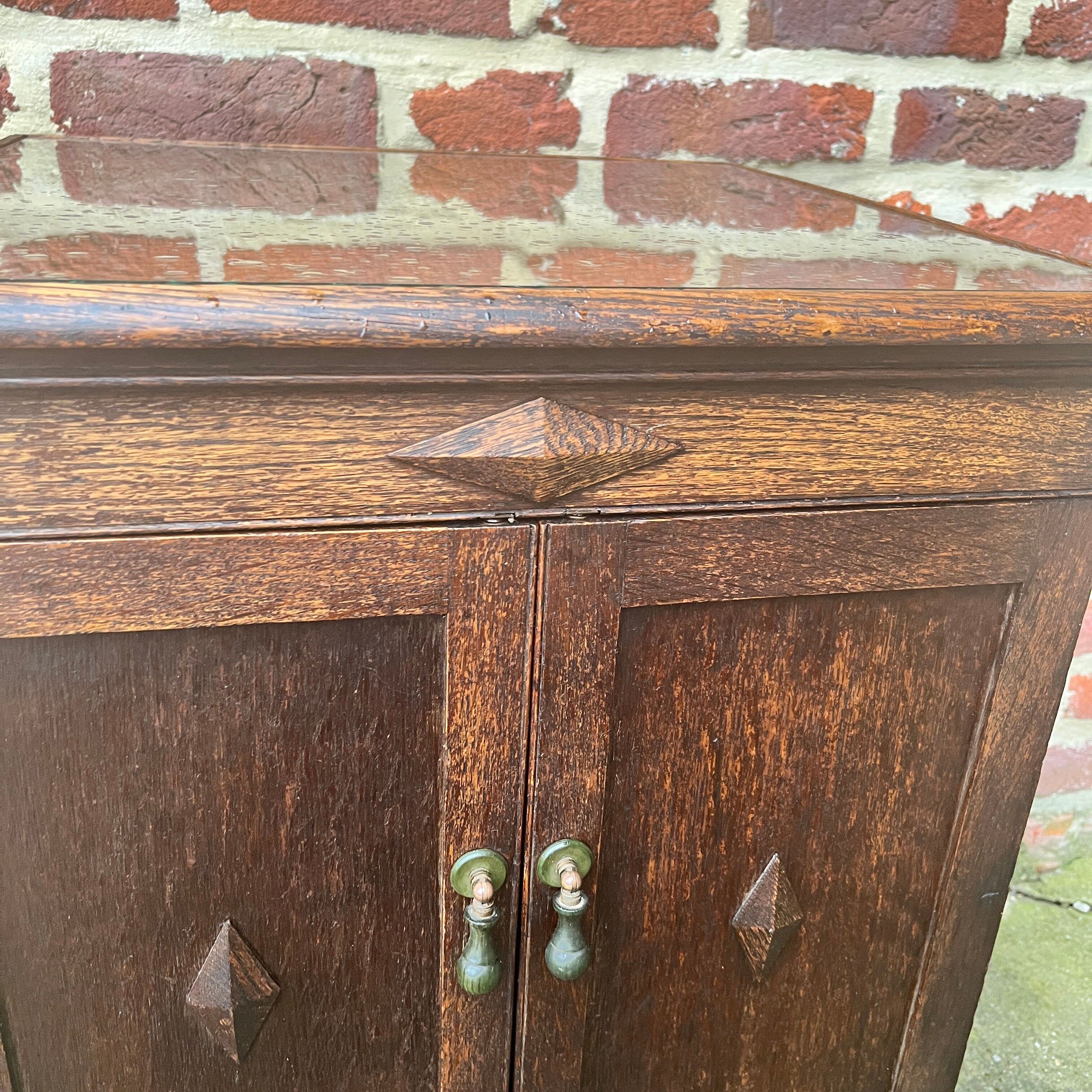 Gramophone cabinet