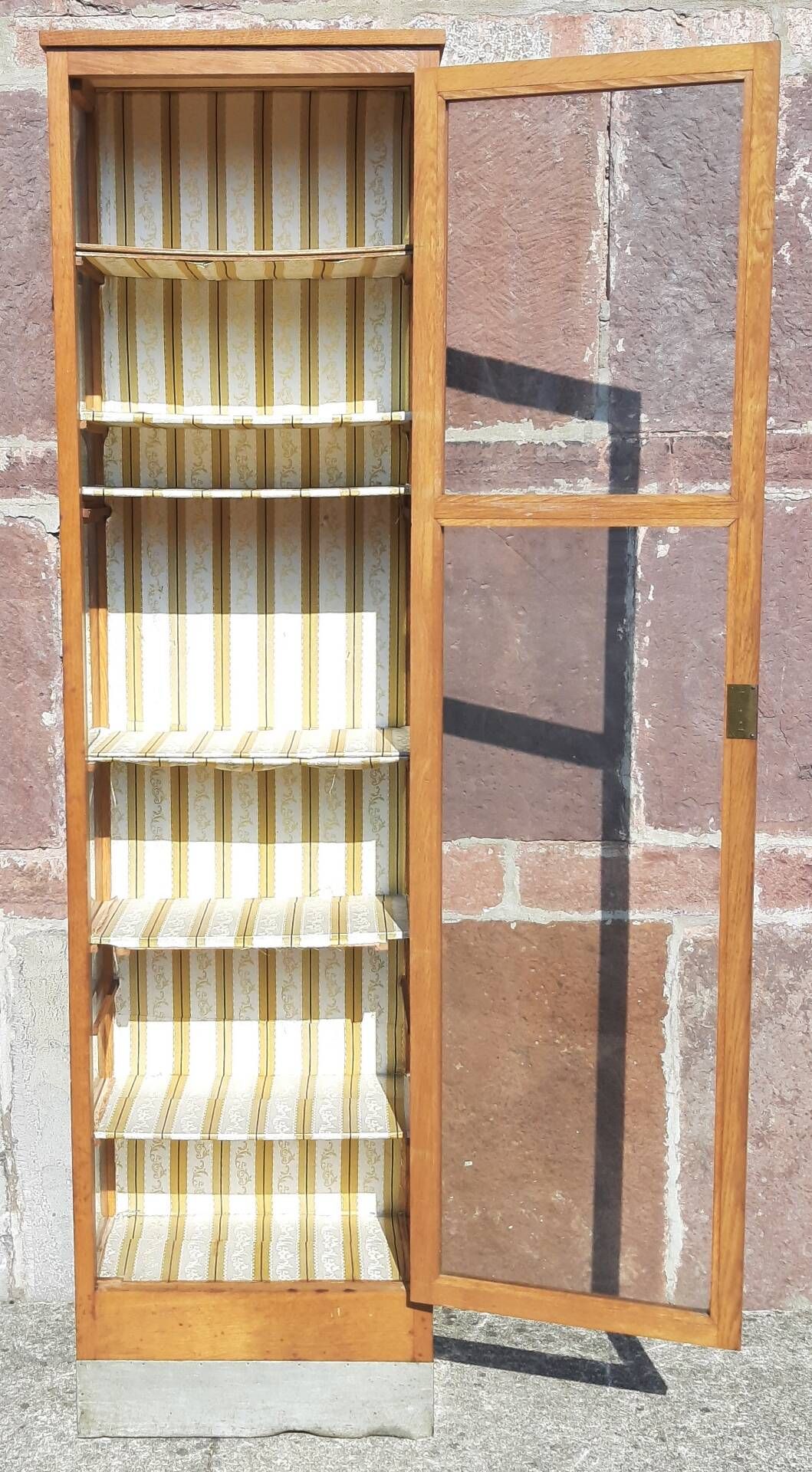 Display cabinet (Height 2.10m)