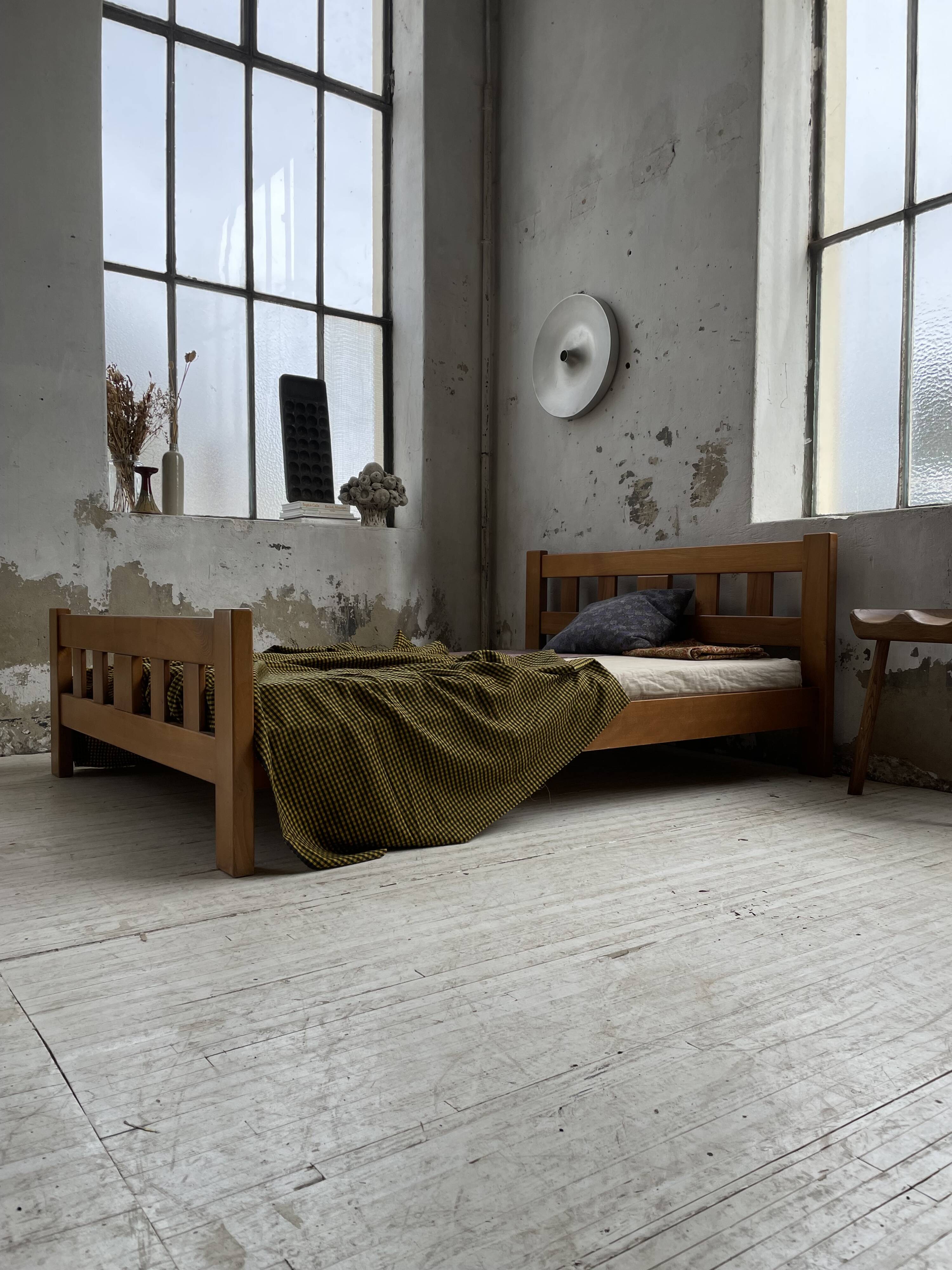 Maison Regain solid double bed 140 cm