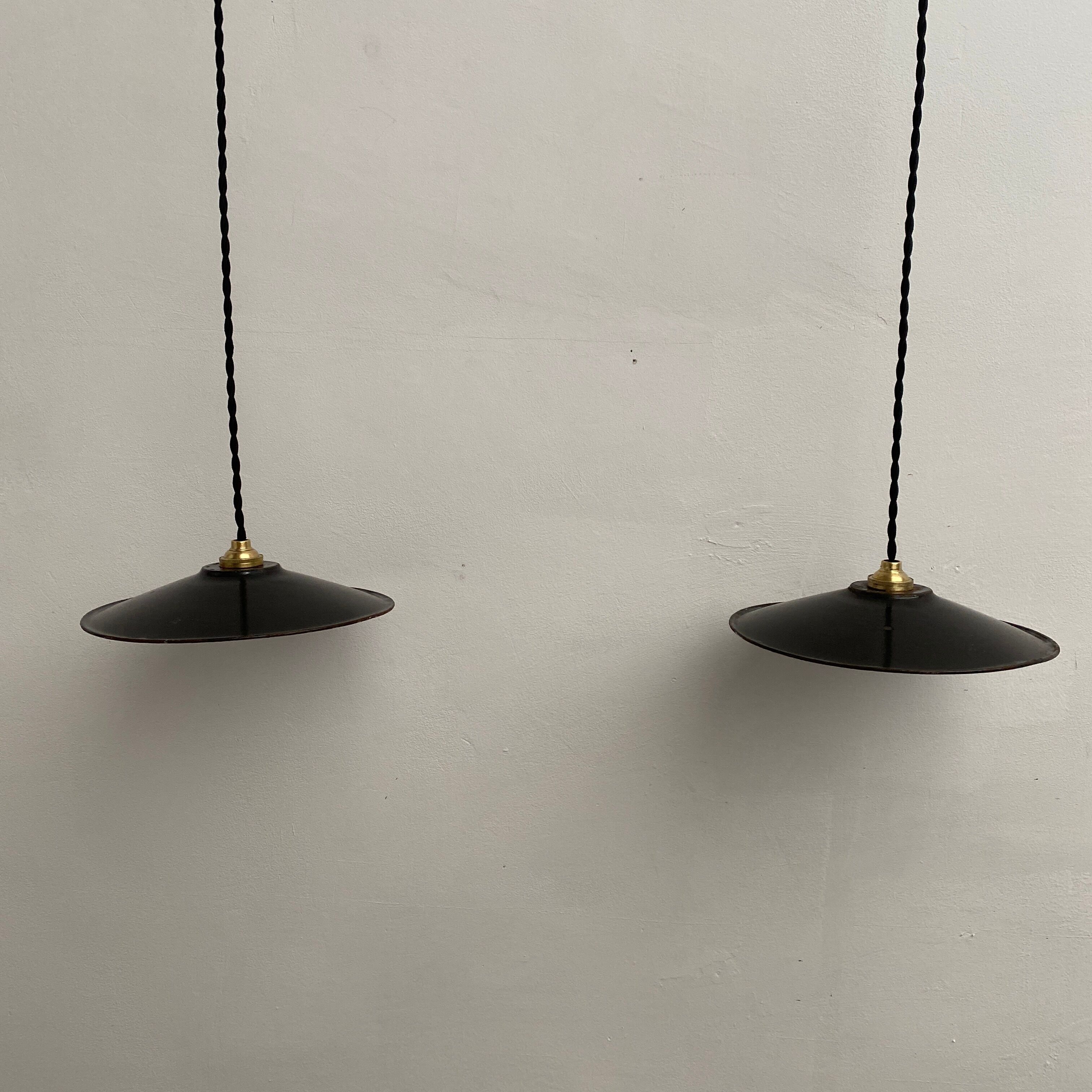 Lot 2 industrial hanging emaillee noires
