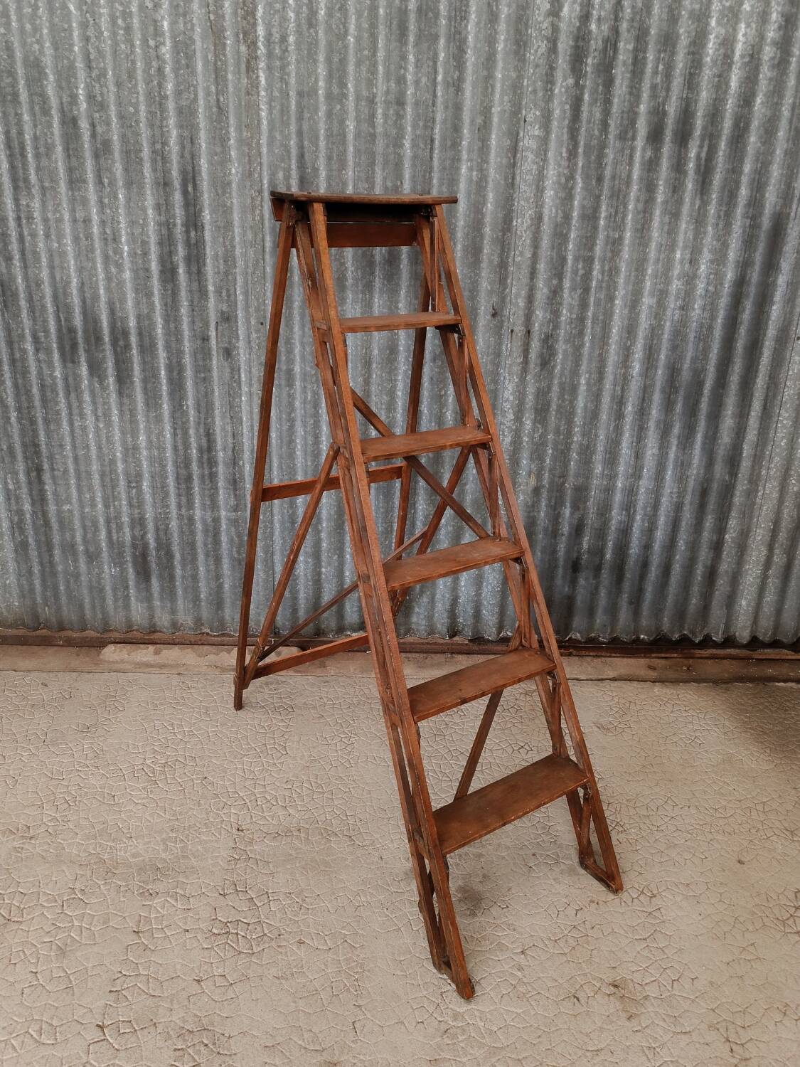 Escabeau en bois de peintre vintage rénové