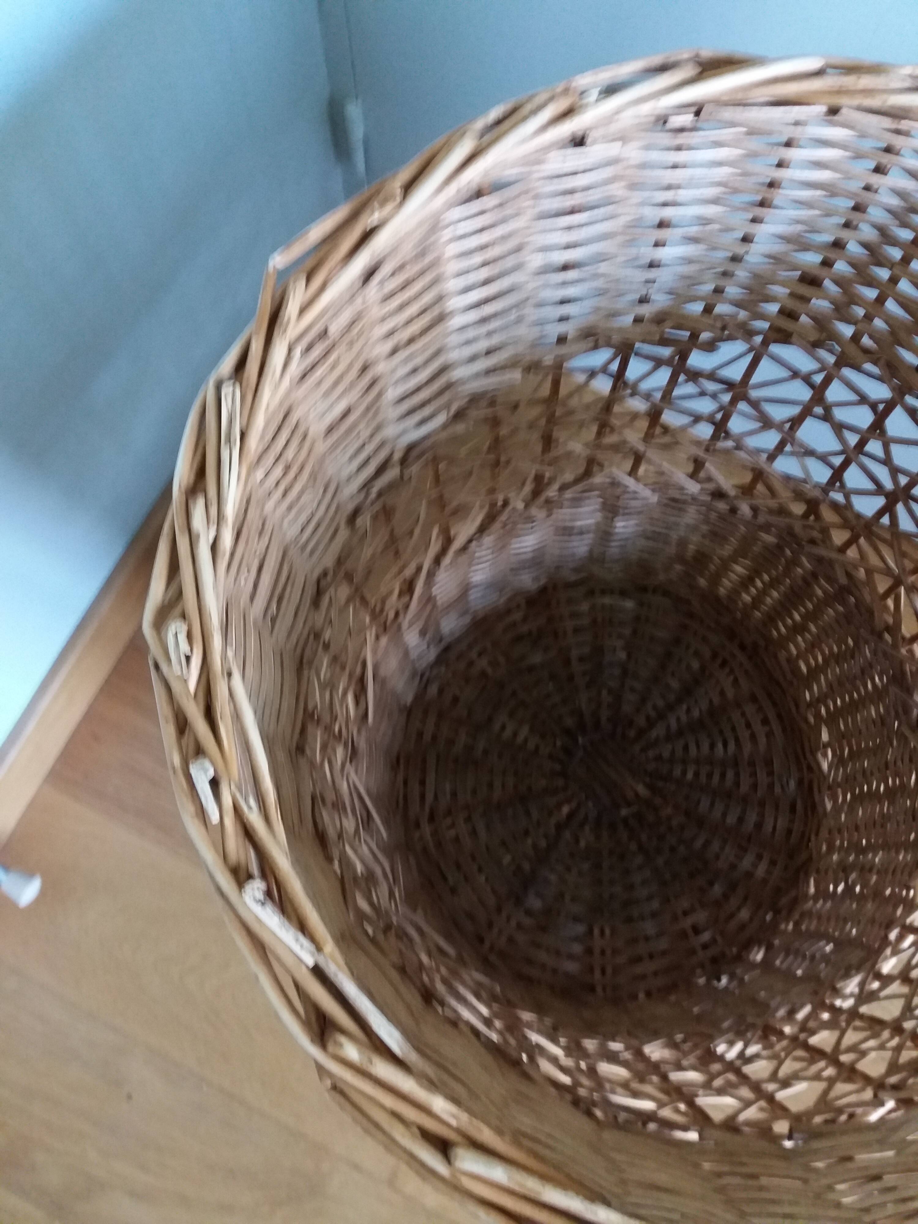 Wicker laundry basket