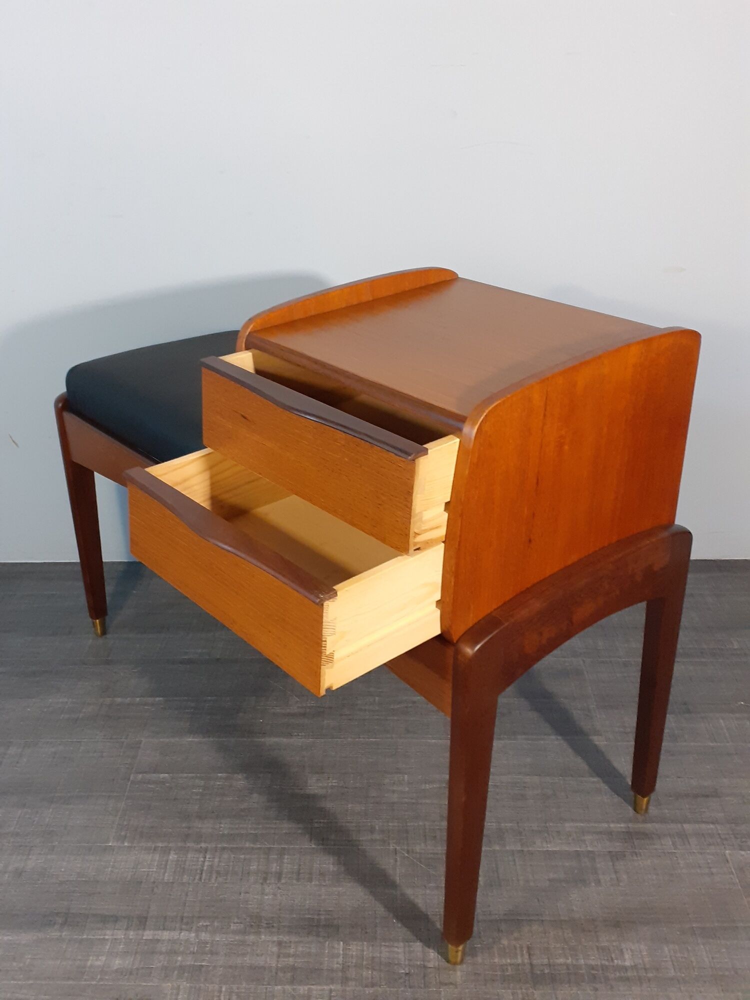 Bench phone 2 drawers in teck and black leather 1970