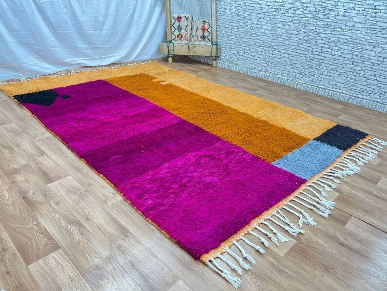 Authentic handmade Berber rug, size 150/250 cm.