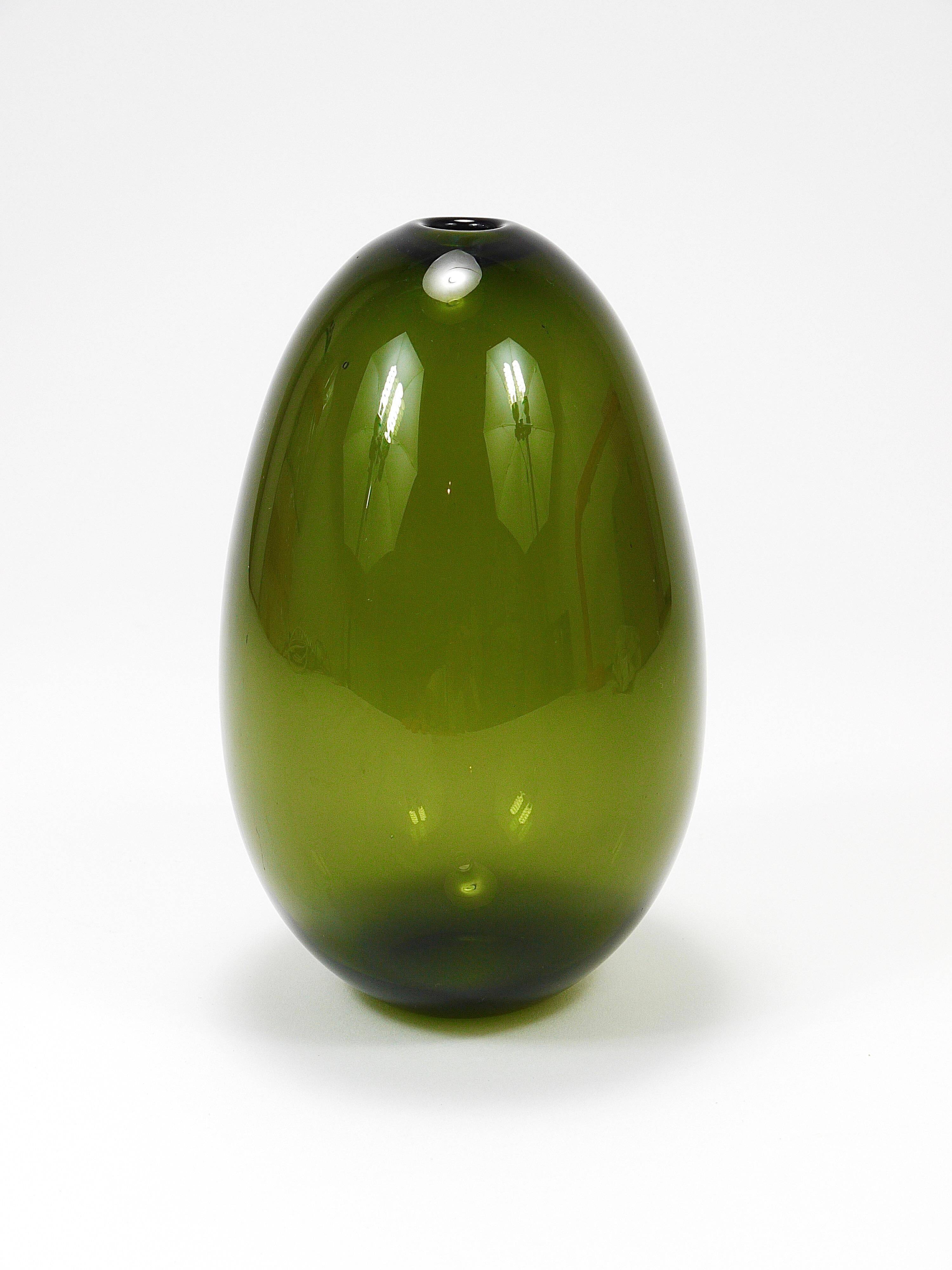 Art glass vase Saippuakupla green soap by Kaj Franck, Nuutajärvi Finland.