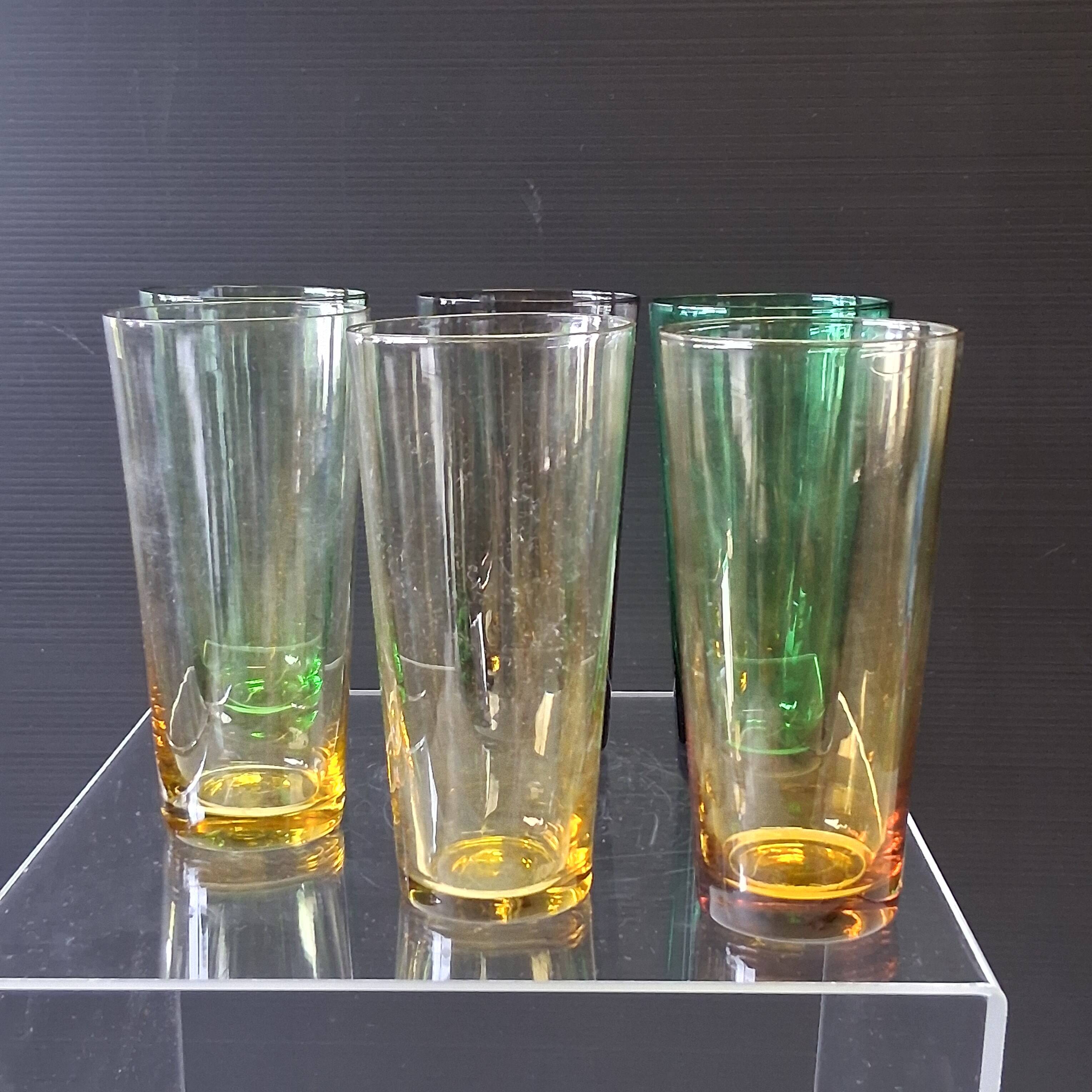 Set of 6 coloured vintage juice glasses in very good condition.