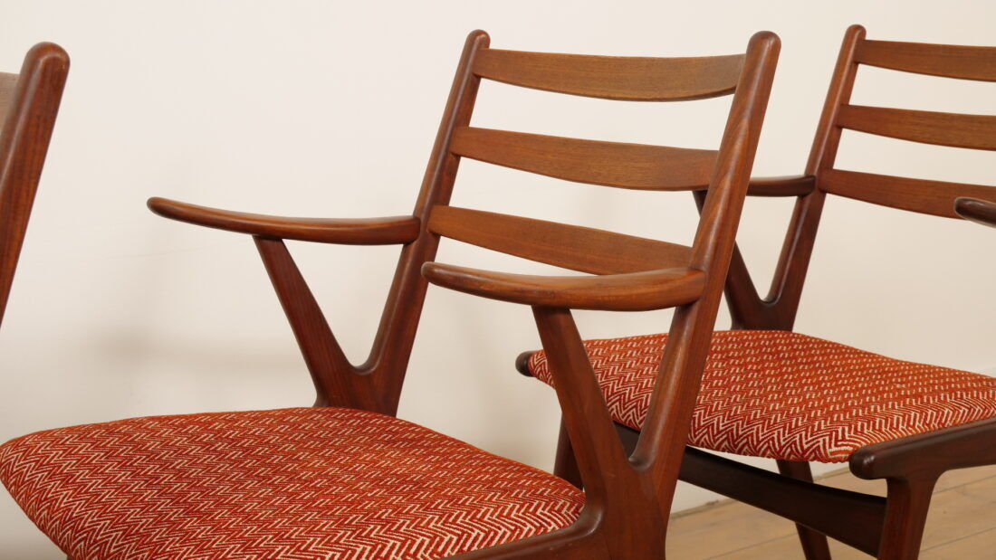 Set of 4 Danish teak dining chairs | 1960s