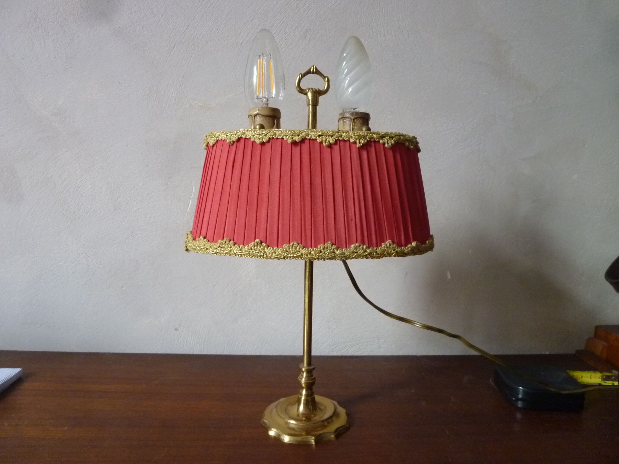 Pleated fabric lamp