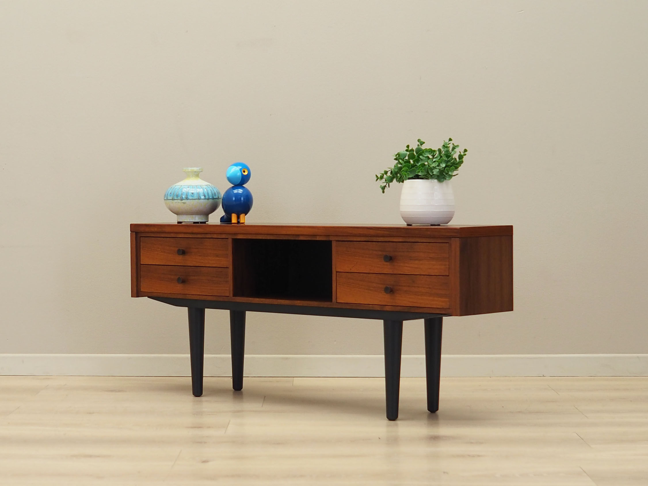 Commode en palissandre, design danois, années 1970, production: Danemark