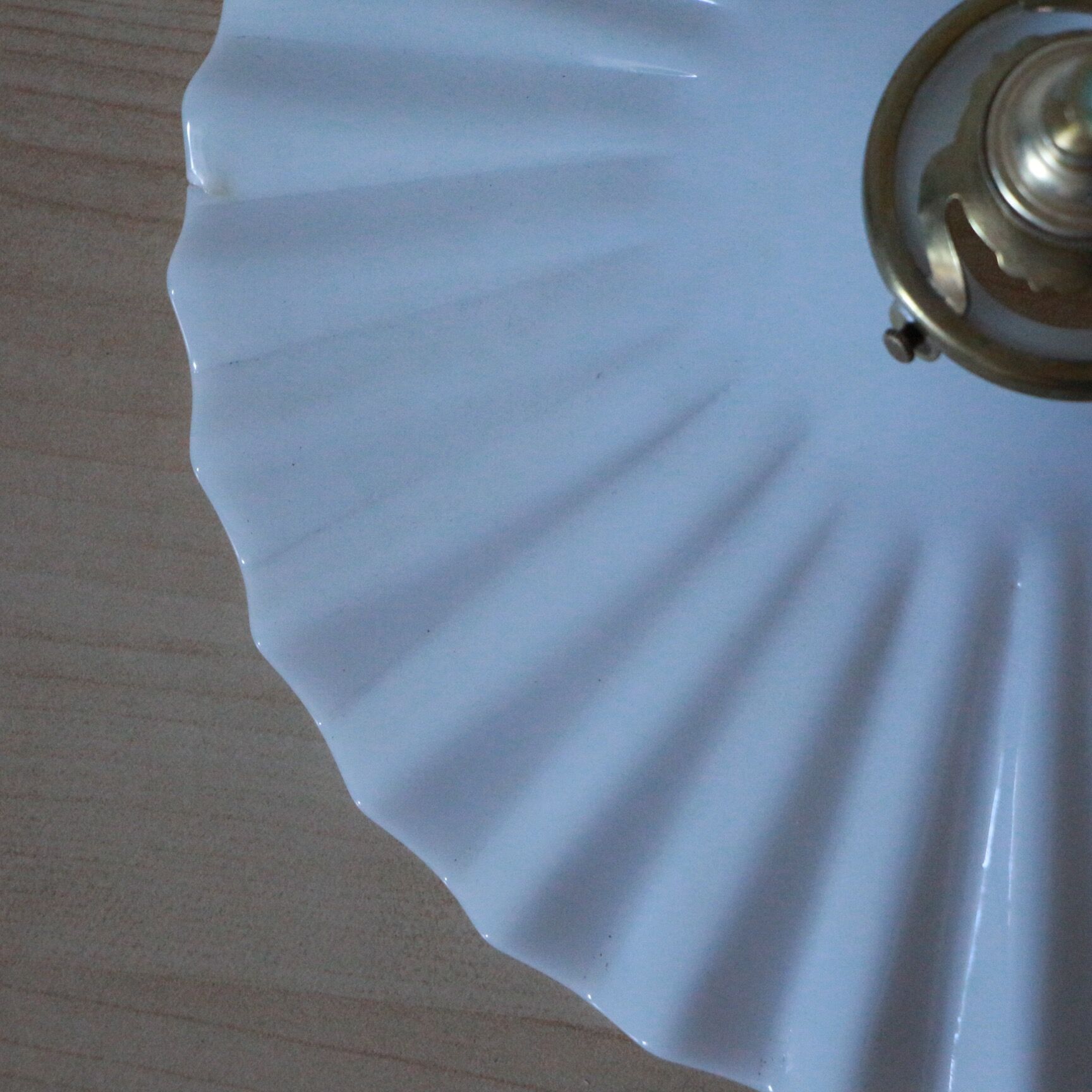 Opaline wave suspension