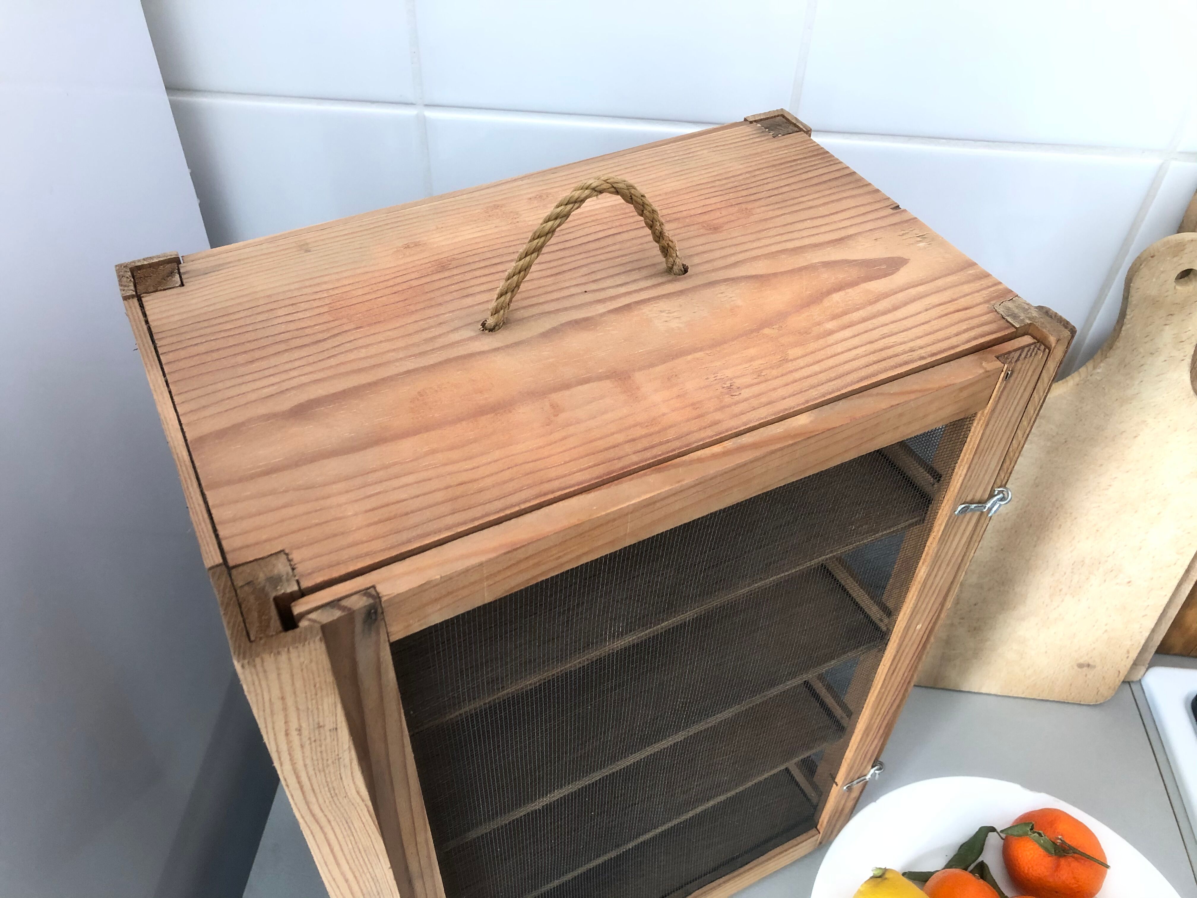 Old wood eating wareat