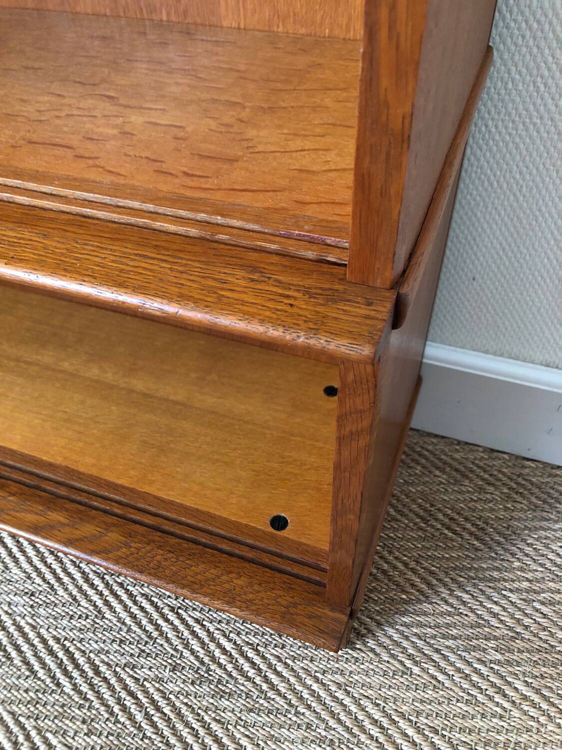 Shelf / display case