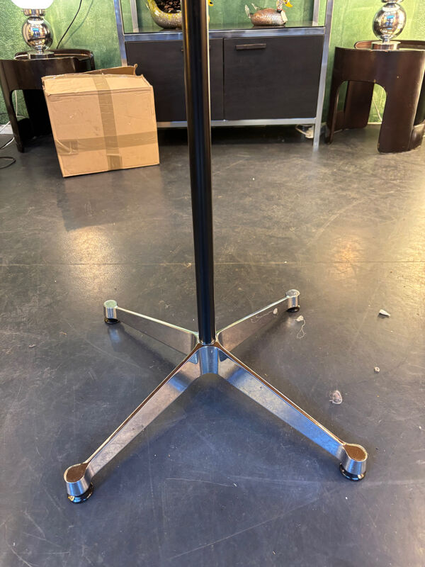 Grande table ronde Eames par Charles & Ray Eames – édition Vitra