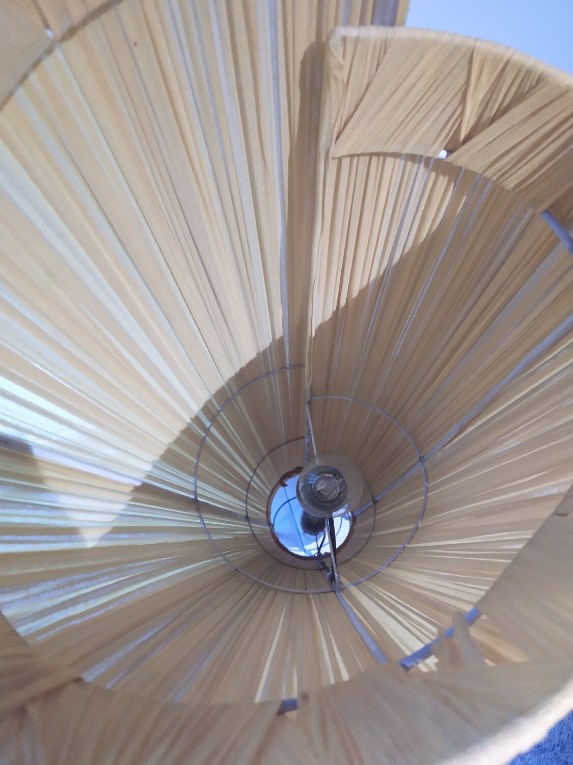 Lampadaire jaune