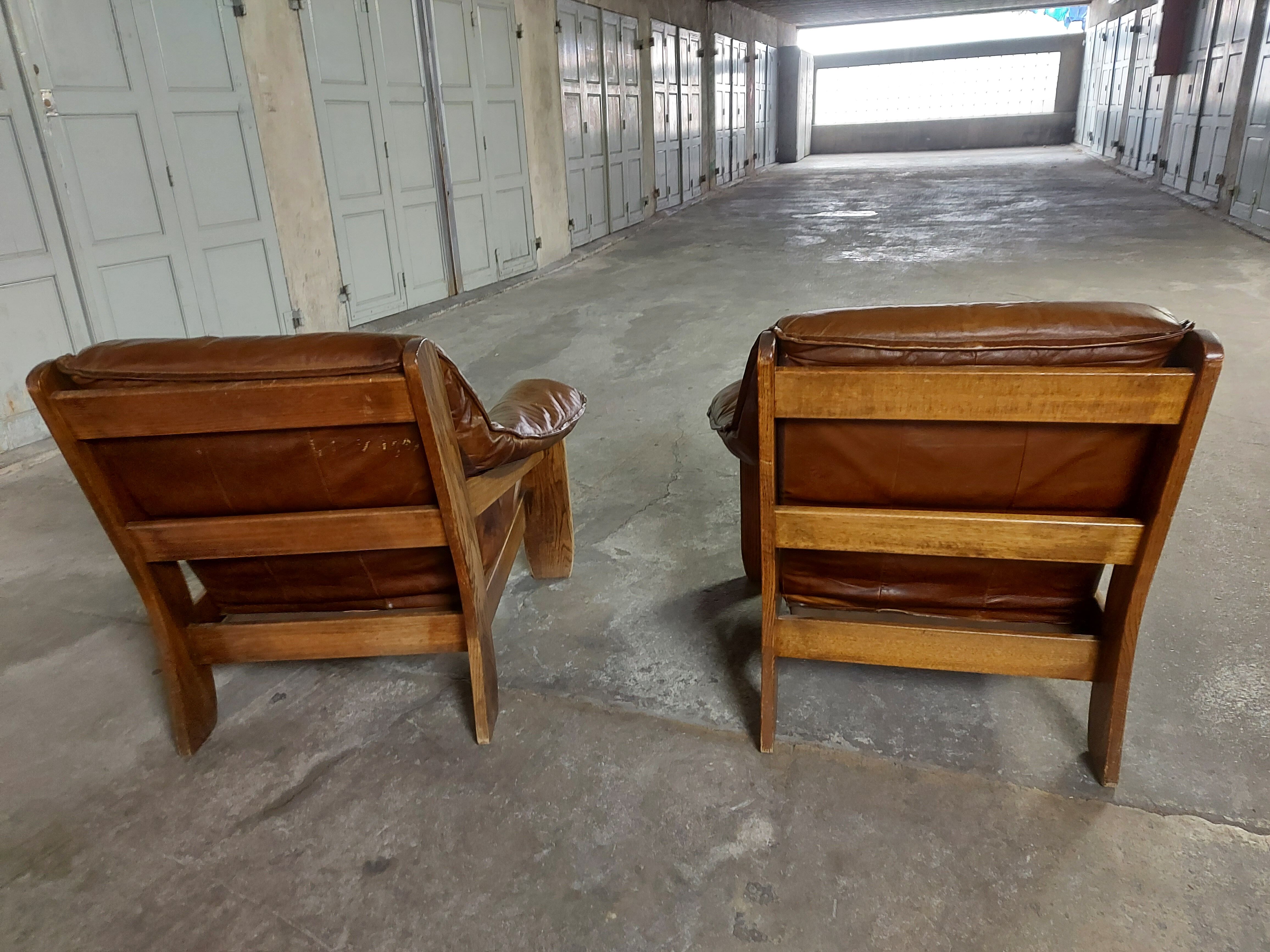 Armchairs in leather and vintage wood 70's