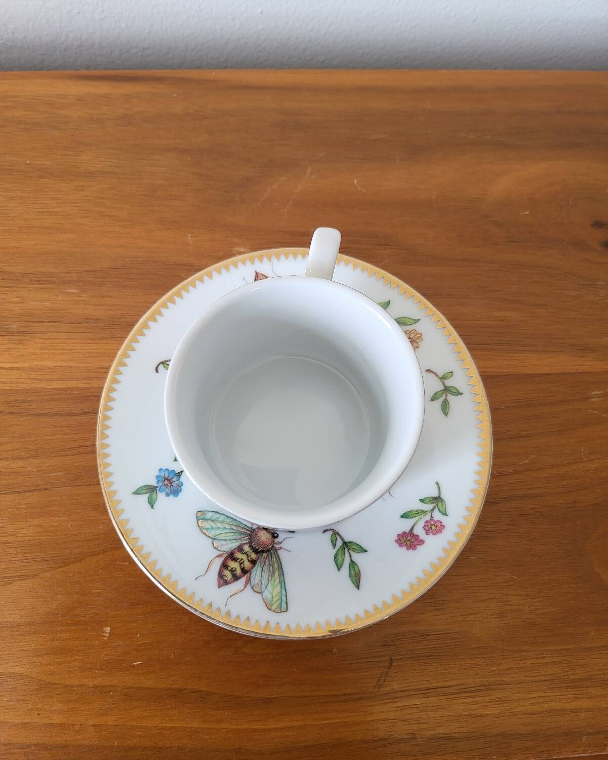 Cup and saucer in porcelain Henriette Bee pattern