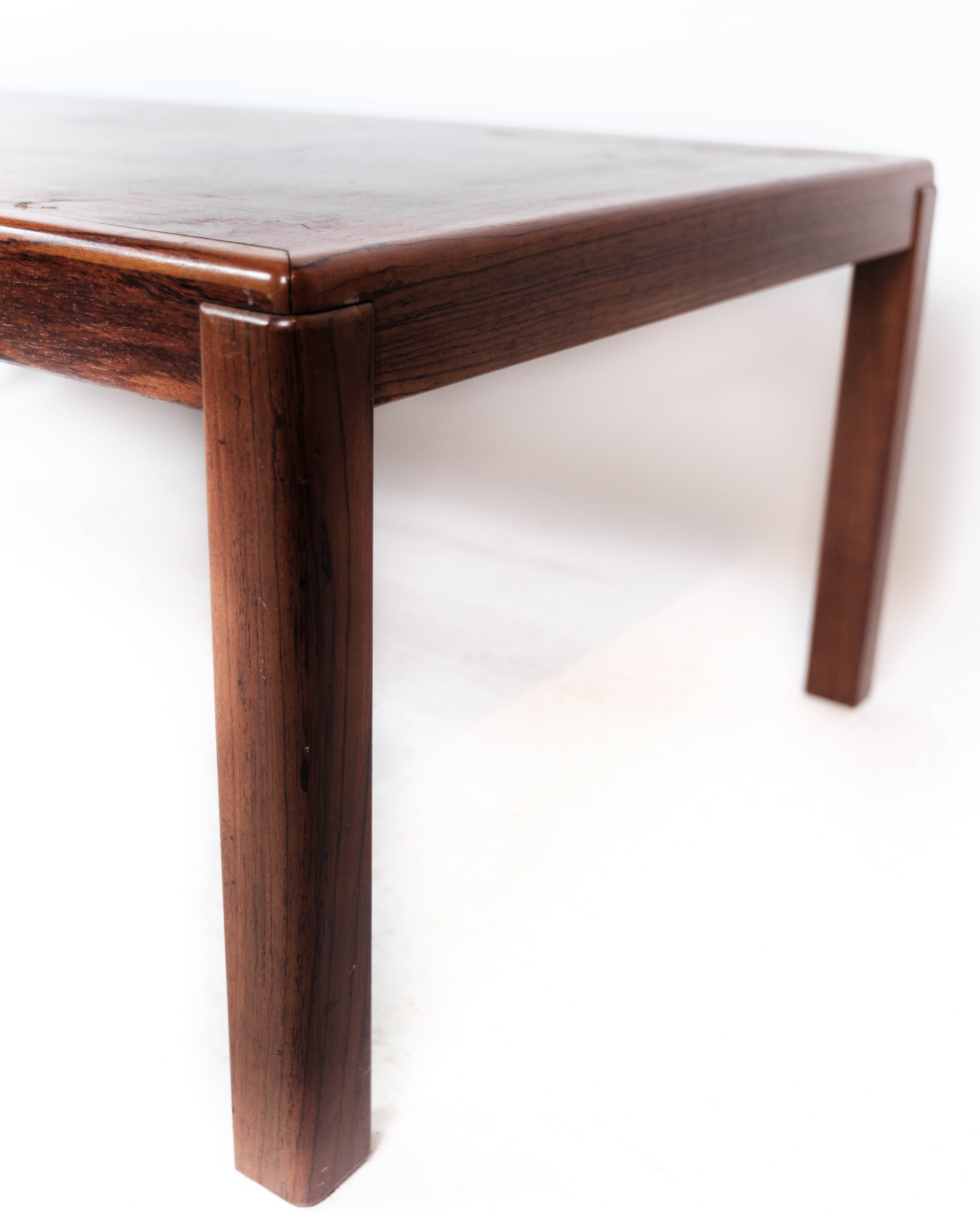 Coffee table in rosewood of Danish design manufactured by Vejle Furniture in the 1960s