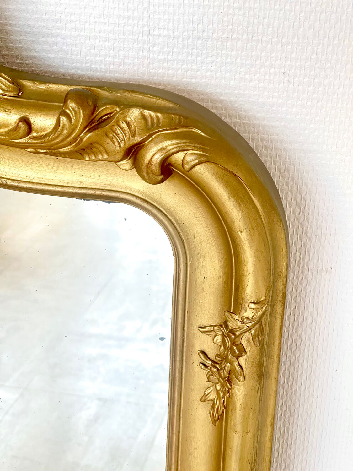 Large gold mirror in Louis XV style - 130 x 90 cm
