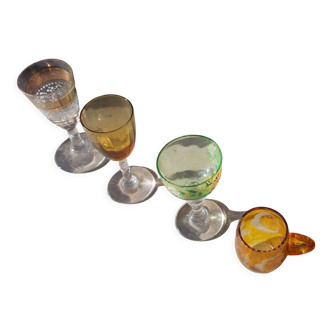 4 verres anciens liqueur émaillés