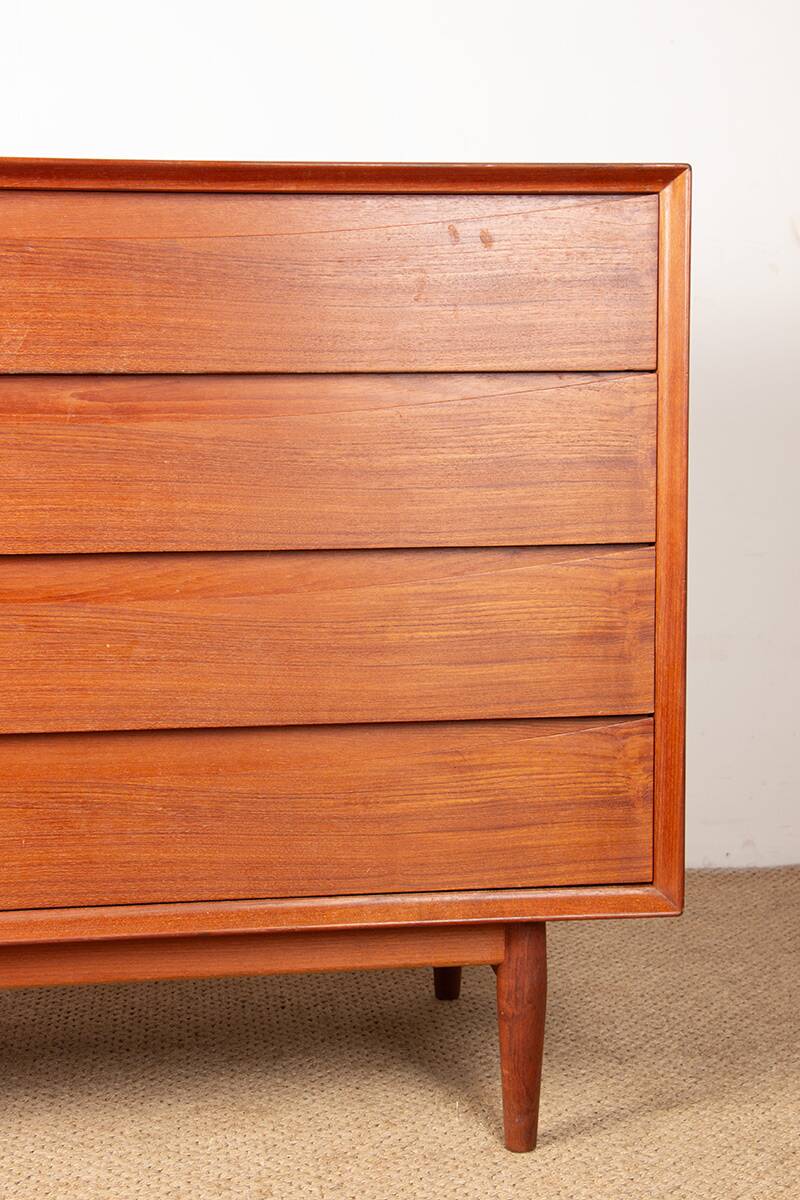 Danish teak chest of drawers, 4 drawers by Arne Vodder for Sibast 1960.
