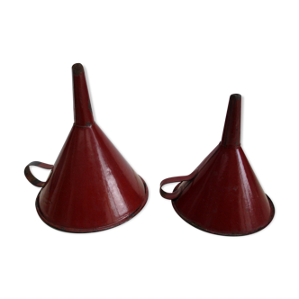Old funnels, enamelled, set of 2