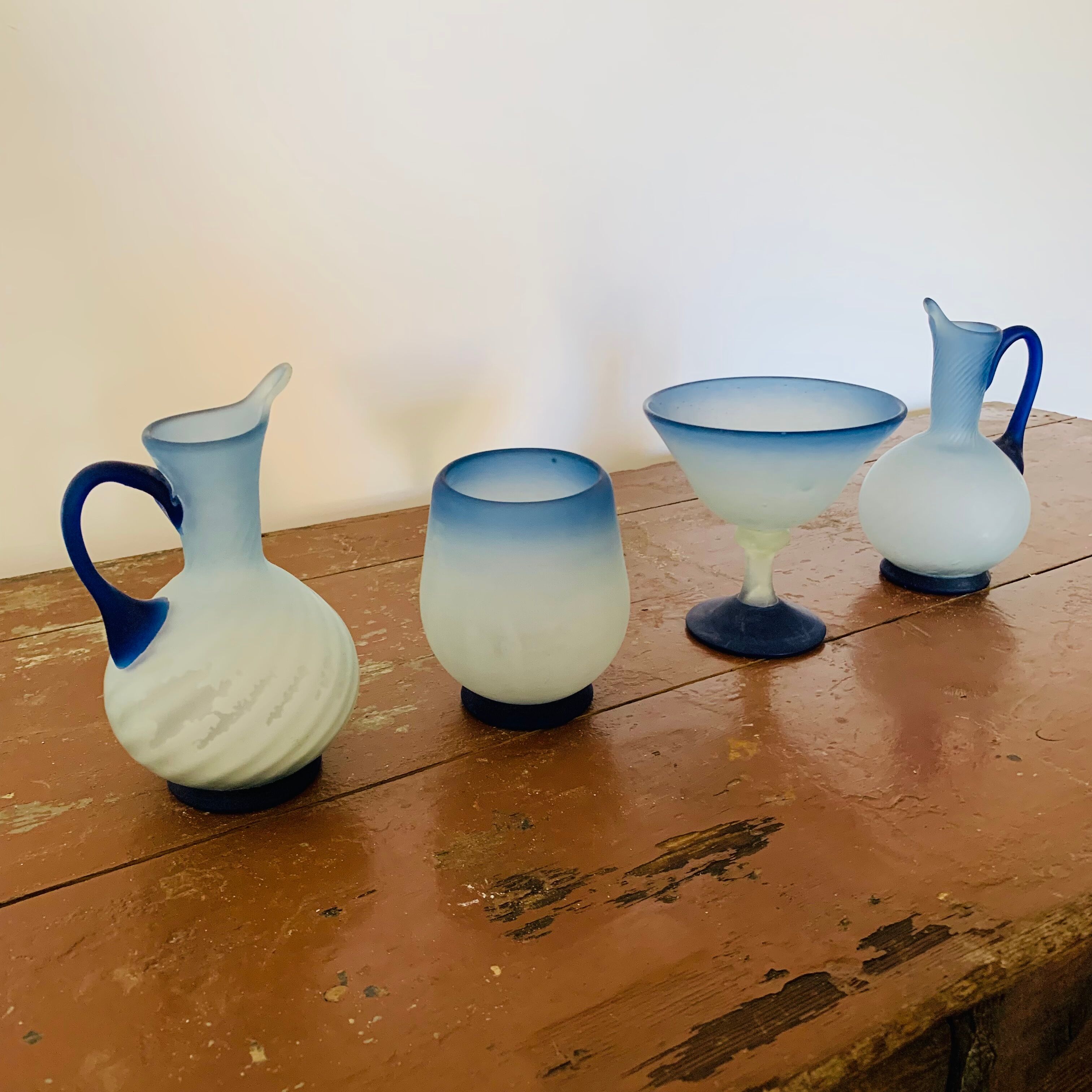 Set of 4 blue glass paste dinnerware