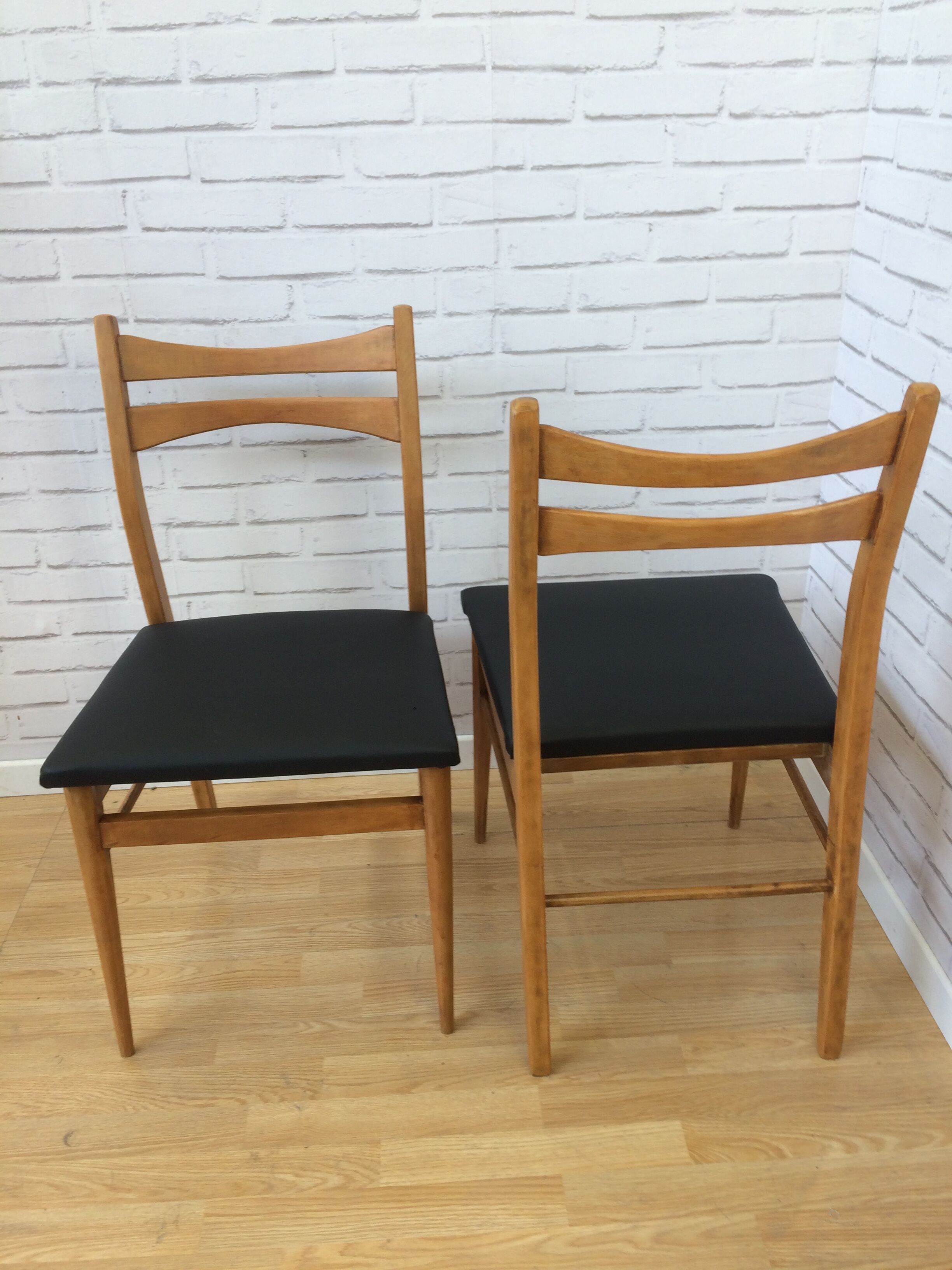 Lot of 2 Scandinavian chairs