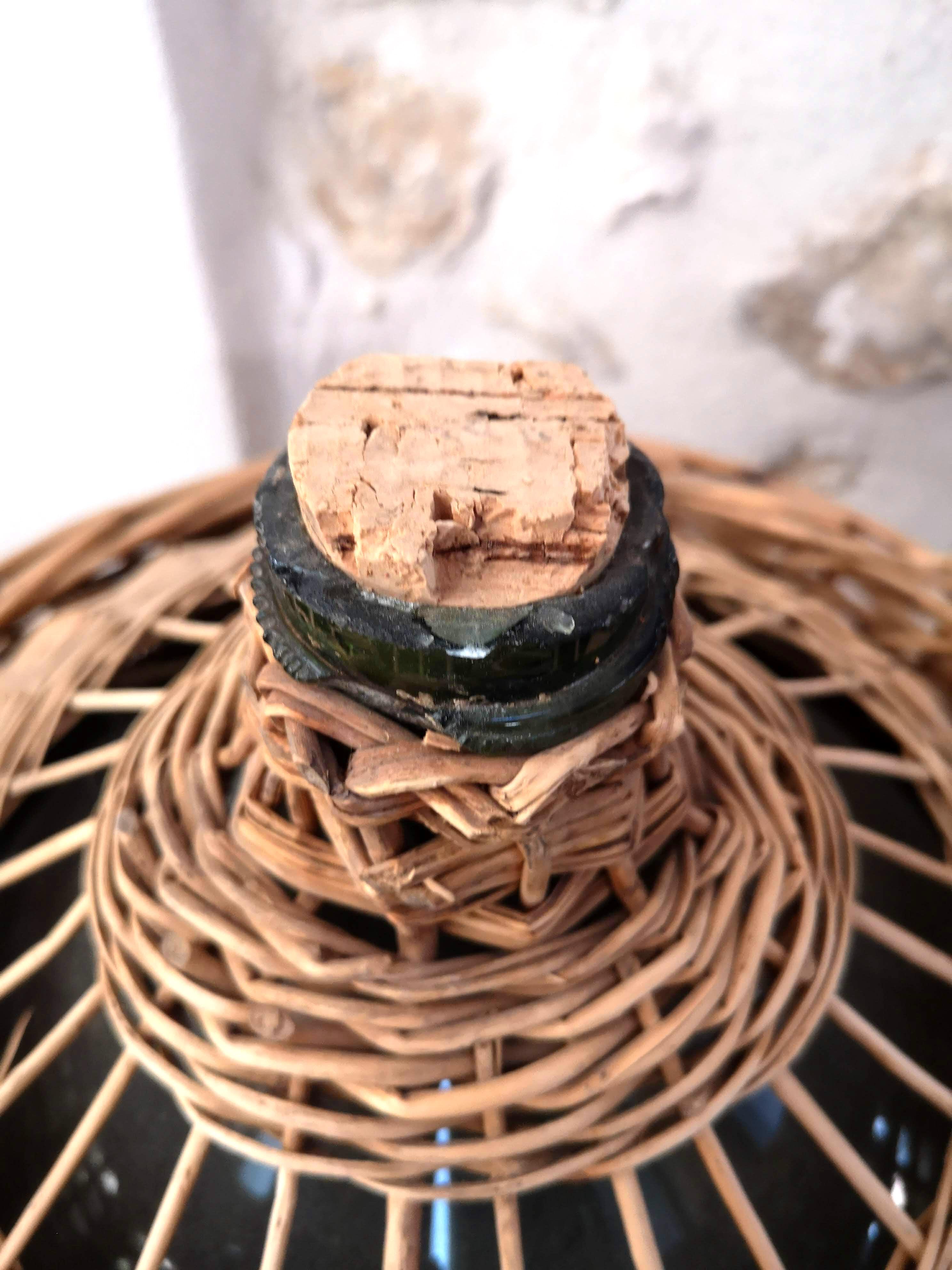 Mulched demijohn