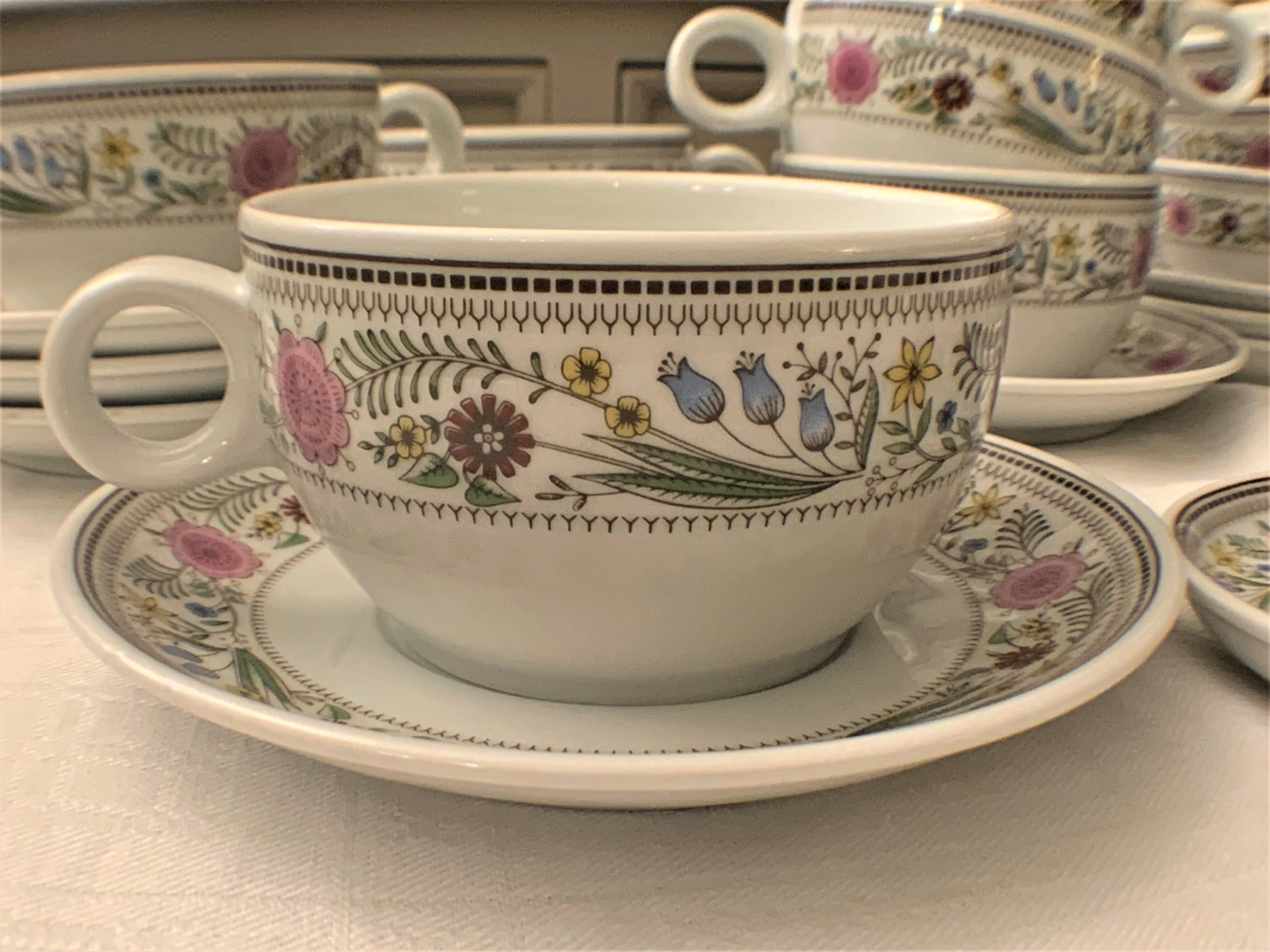 Tea set, six cups and six saucers