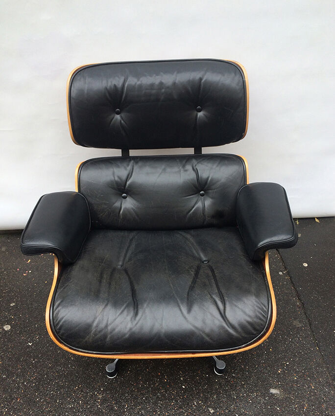 Eames lounge chair and his for Mobilier International