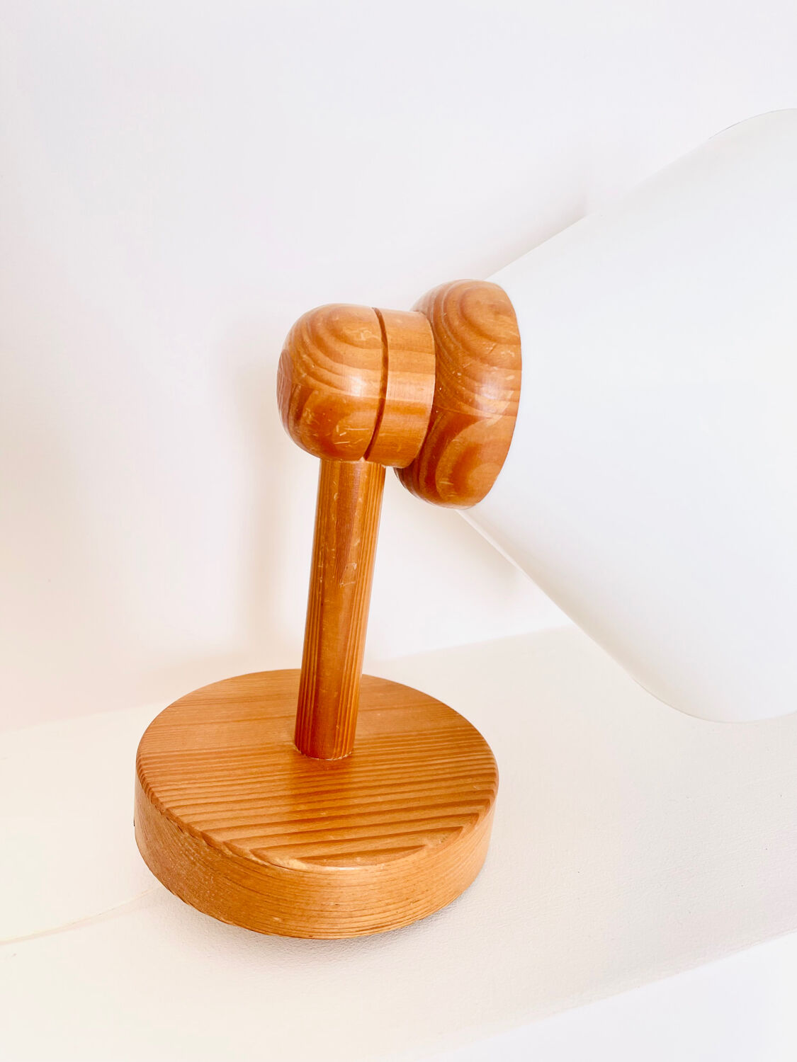 Scandinavian wall lamp in pine, circa 1970.