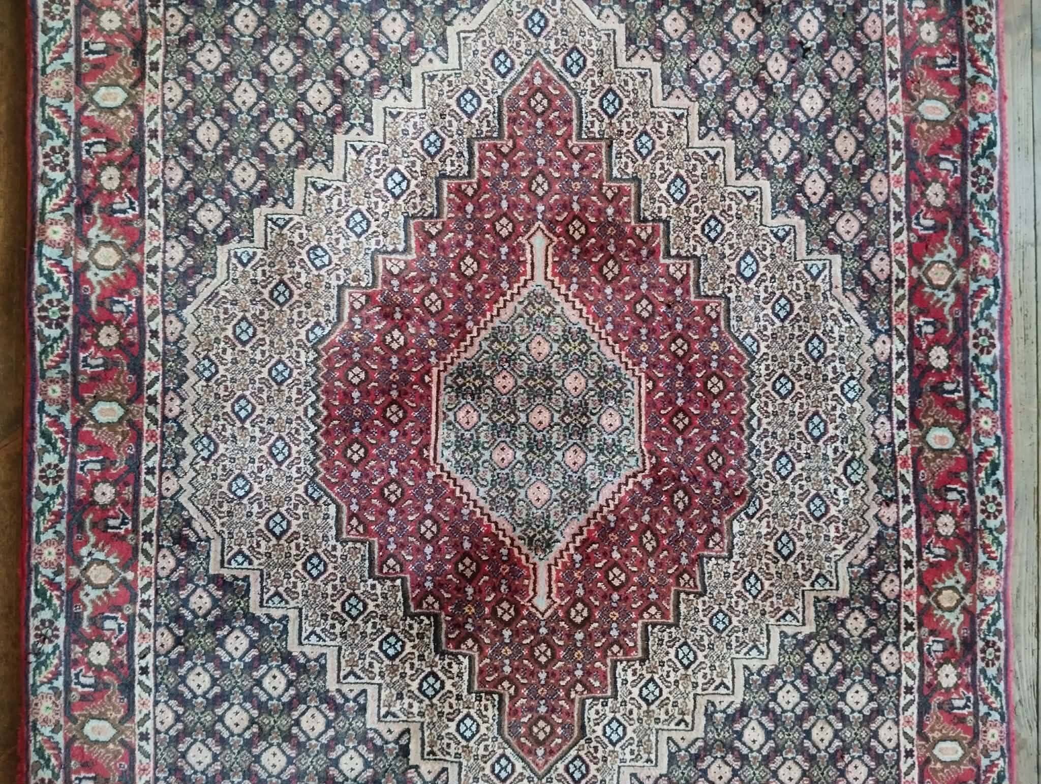 Handmade Persian Senneh rug 150x121cm