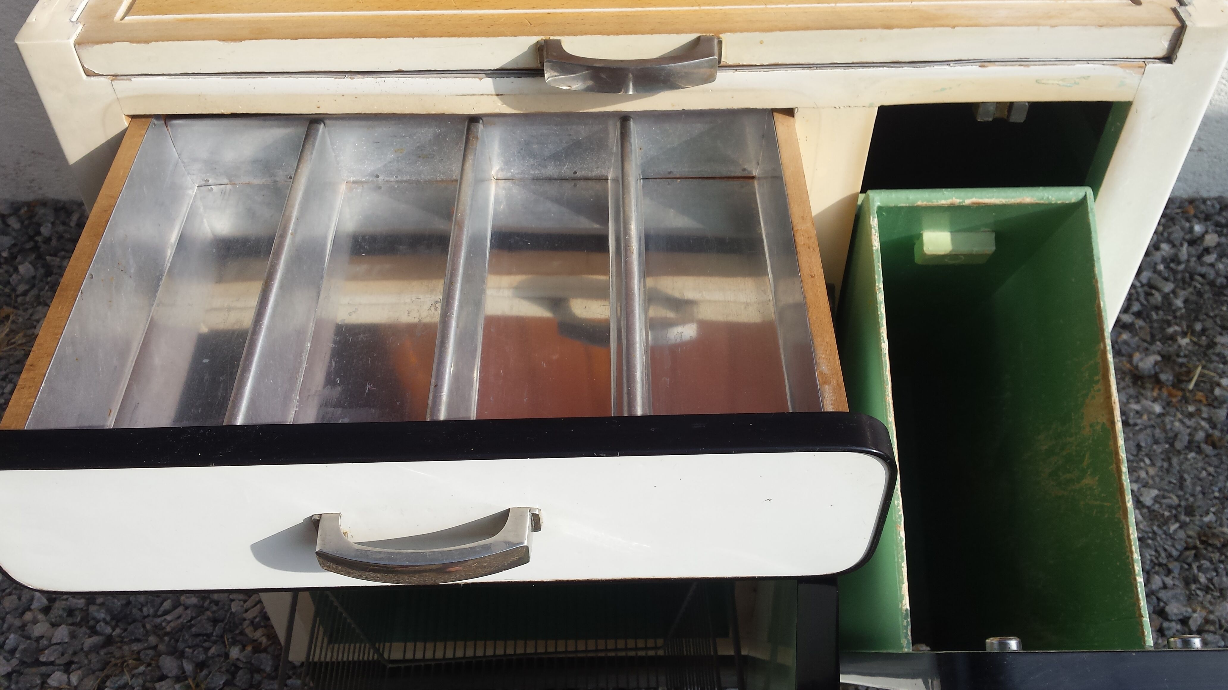 Formica kitchen furniture