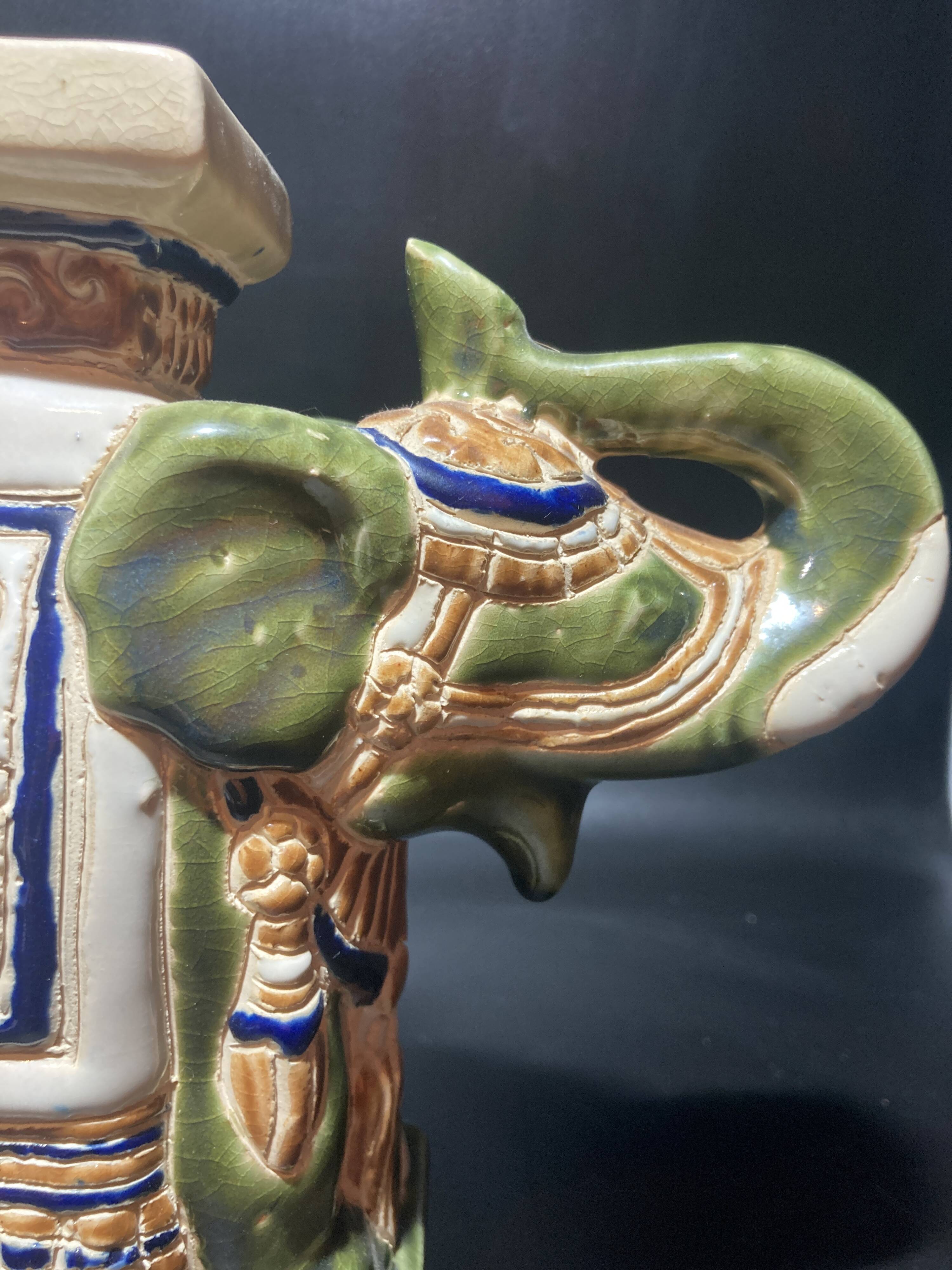 Vase en forme d'éléphant