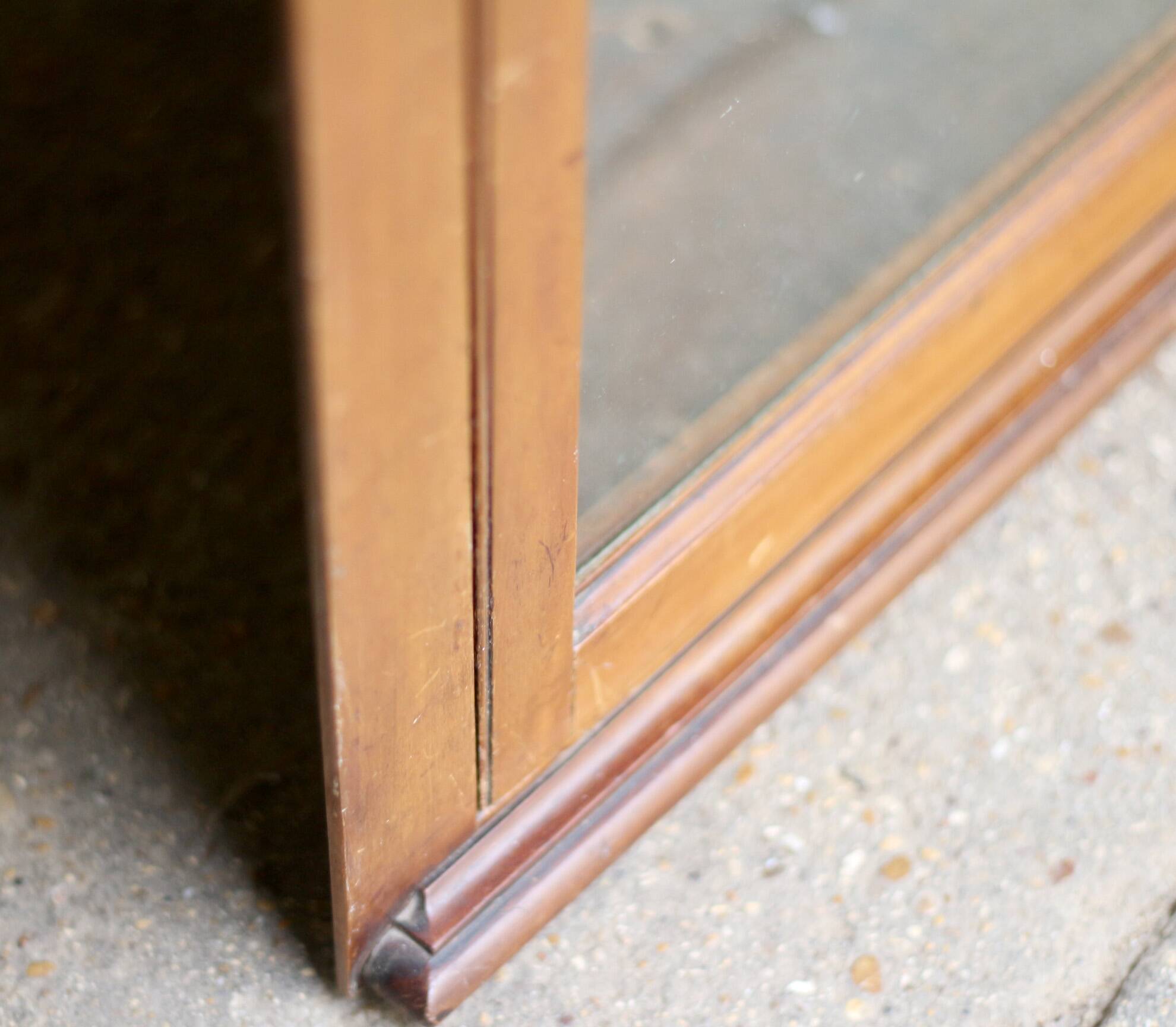 Adorable corner display cabinet in mahogany from the 29th century.