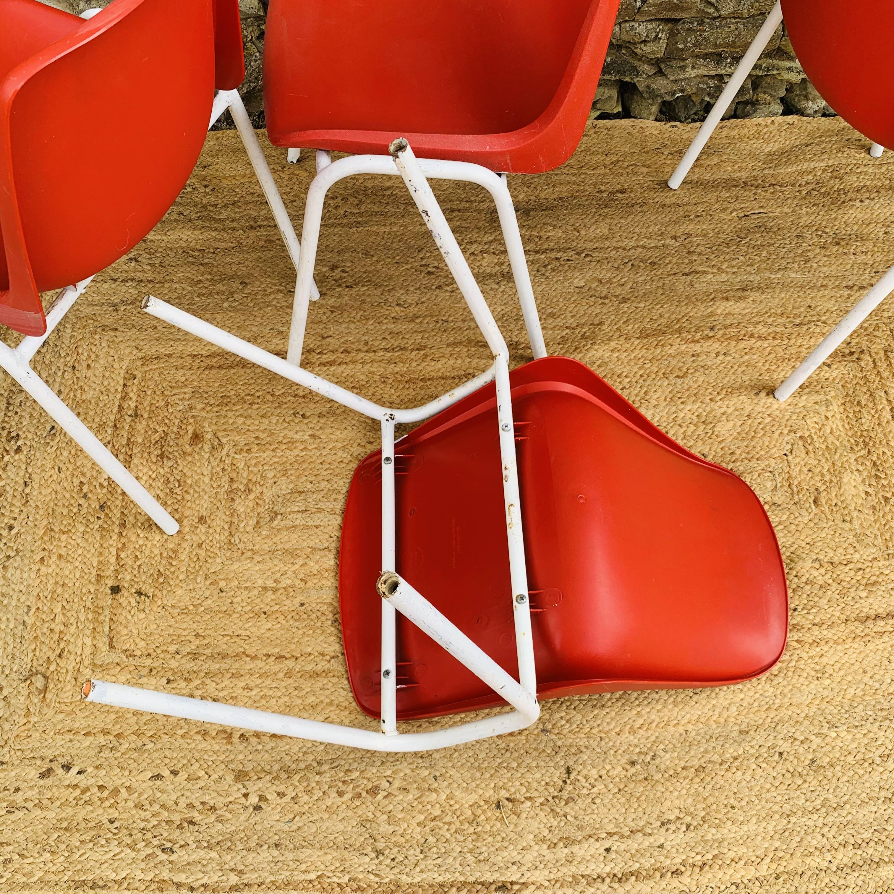 Ensemble de 4 chaises rouges modèle europa