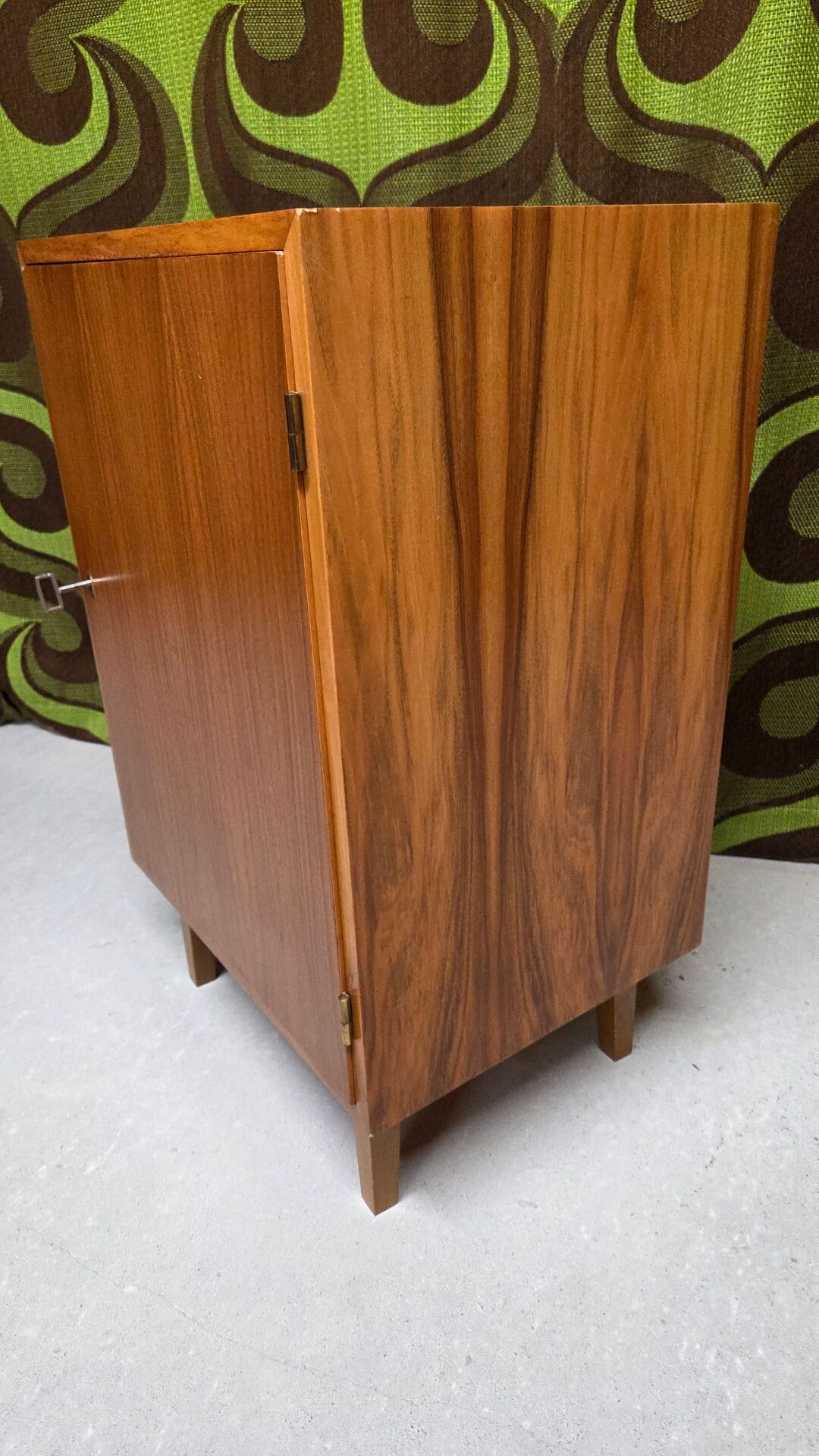 Petit meuble vintage 1970 Med-Century