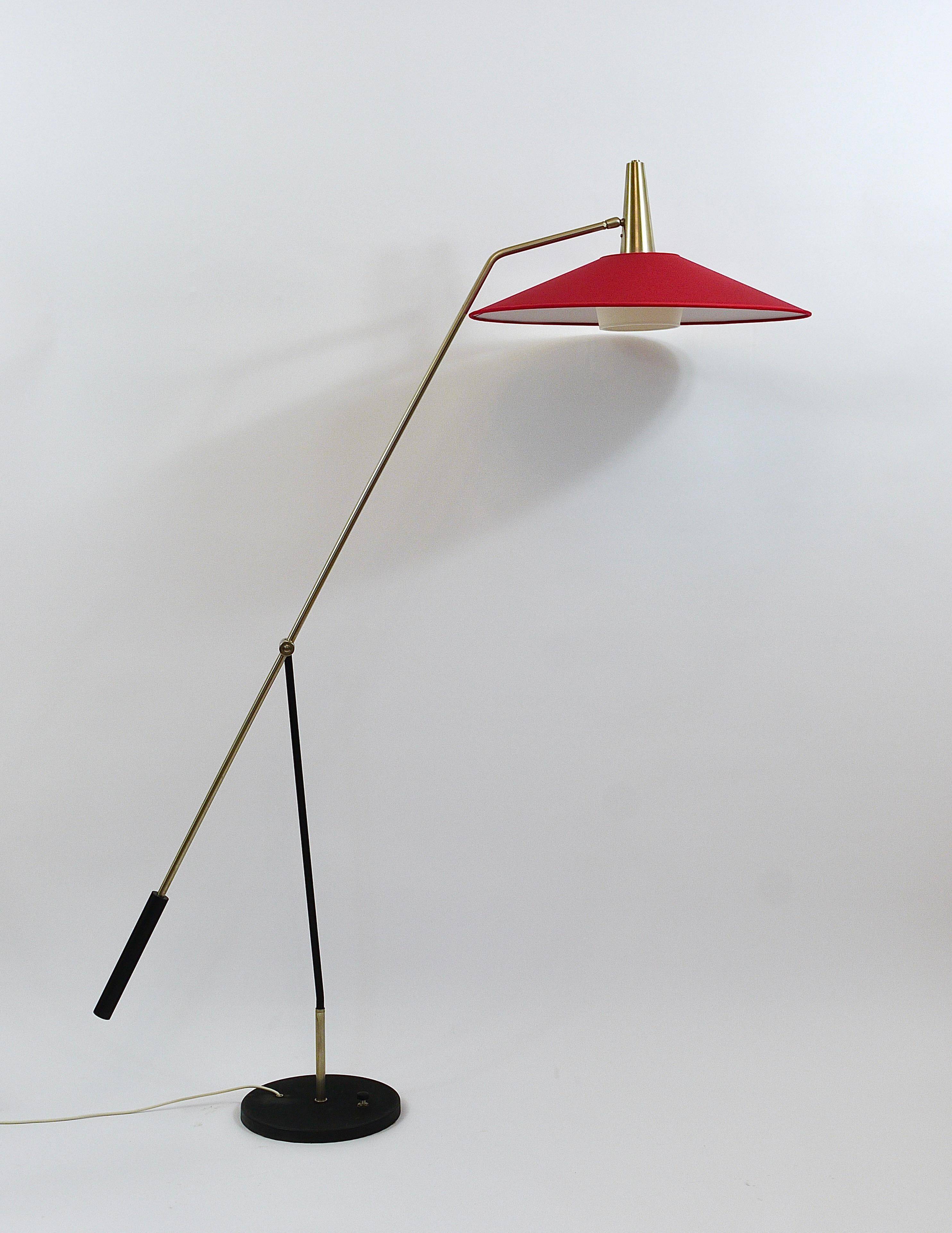 Articulated floor lamp with counterweight mid-century by Rupert Nikoll, nickel, brass.