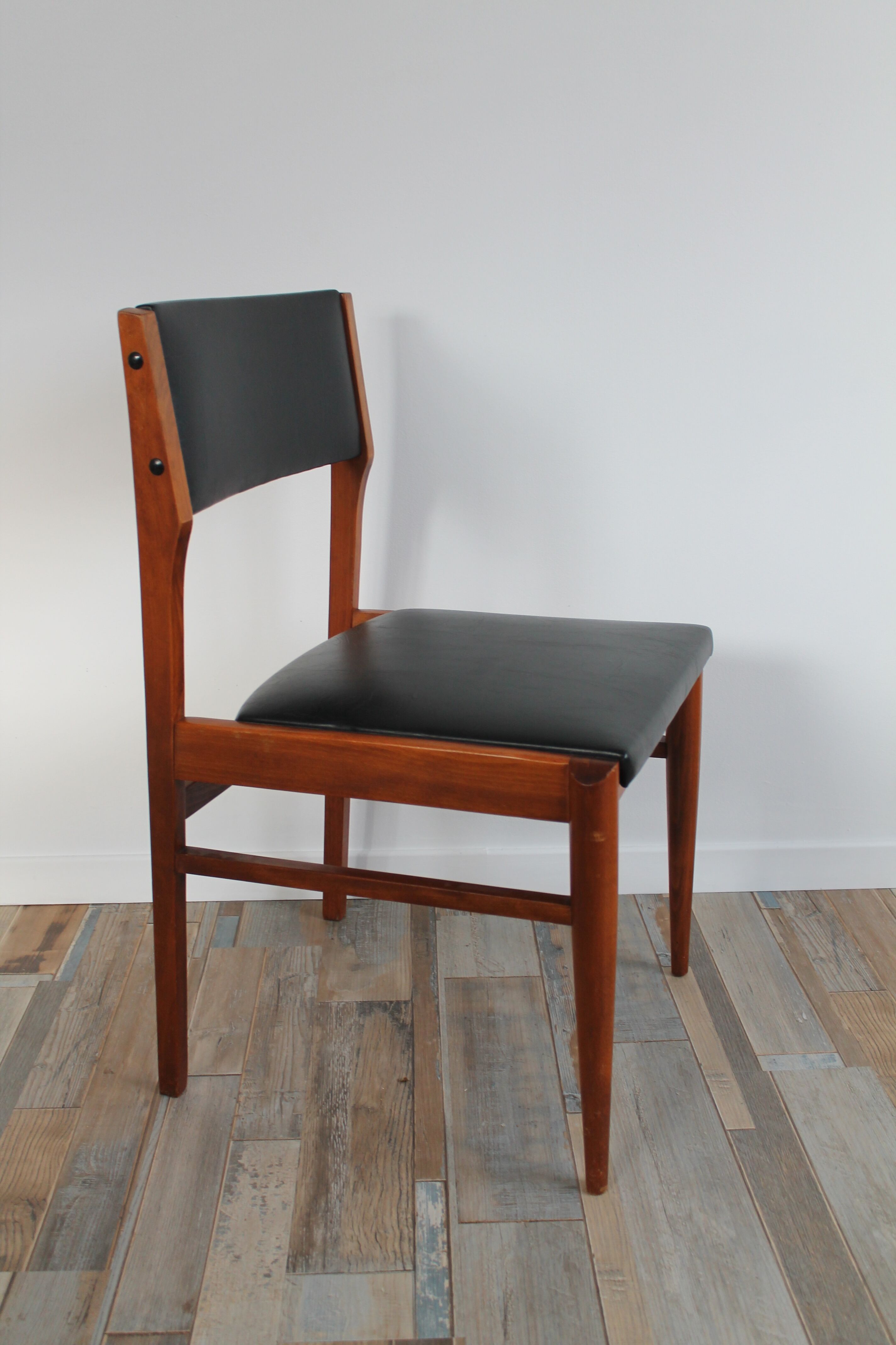 Lot of 4 Scandinavian chairs