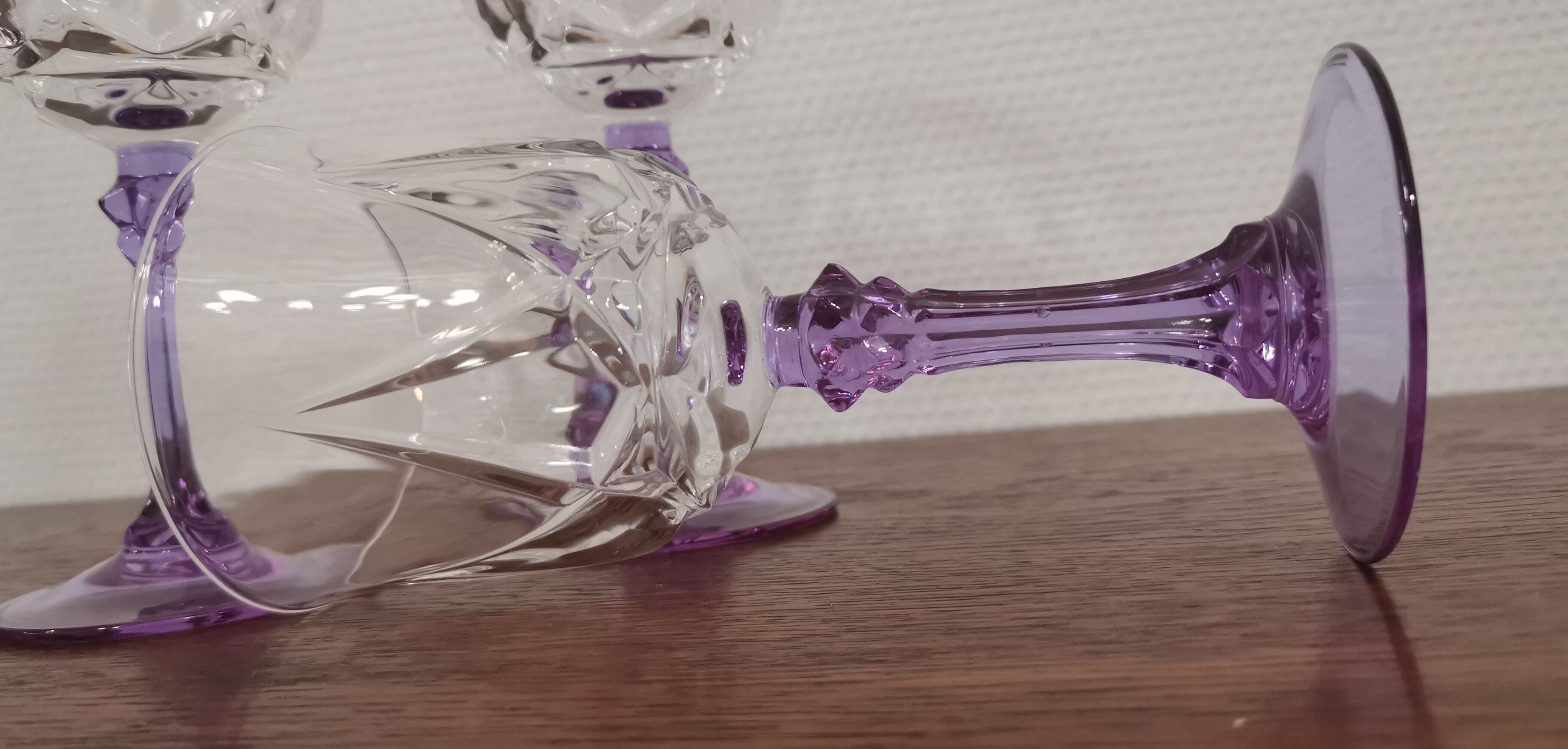 Set of 5 crystal purple stemmed glasses from the great brand Cristal d'Arques