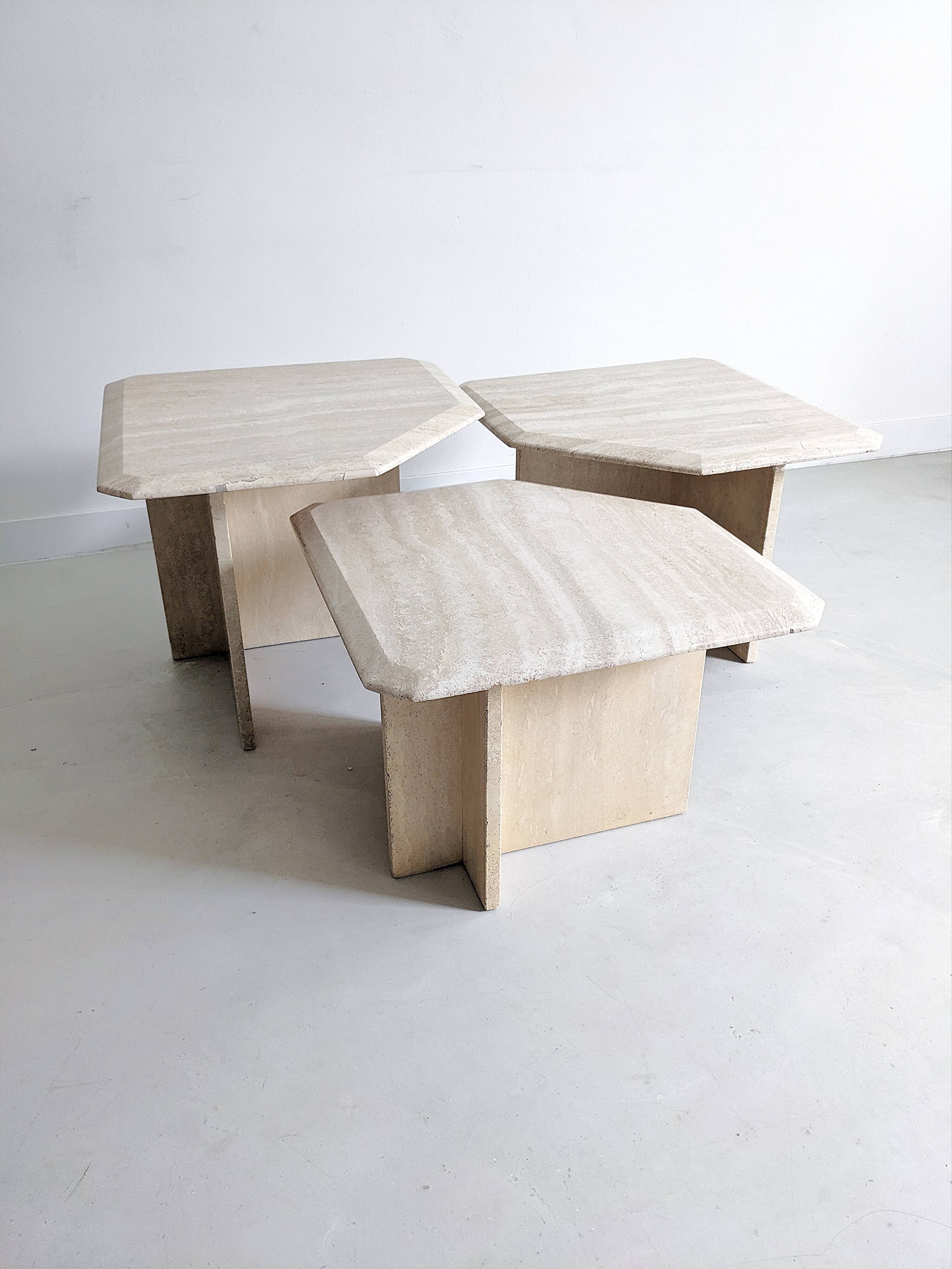 Tables gigognes en travertin années 1980