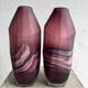 Ensemble de vases en verre améthyste et blanc à motifs tourbillonnants — Paire de vases géométriques à facettes en verre moderne